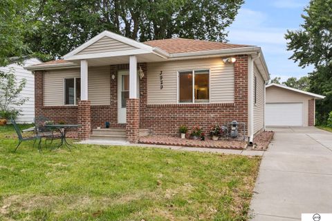 Photo of 3929 Lewis Avenue, Lincoln, NE 68521 (MLS # 22528972)