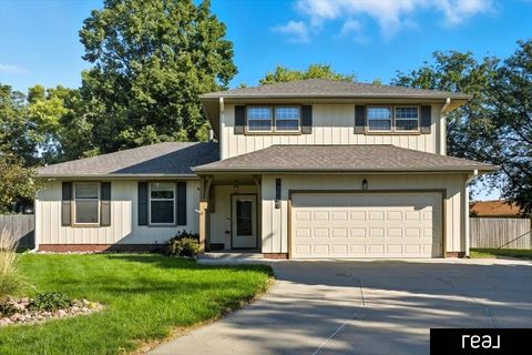Photo of 14506 S Circle, Omaha, NE 68137 (MLS # 22528421)