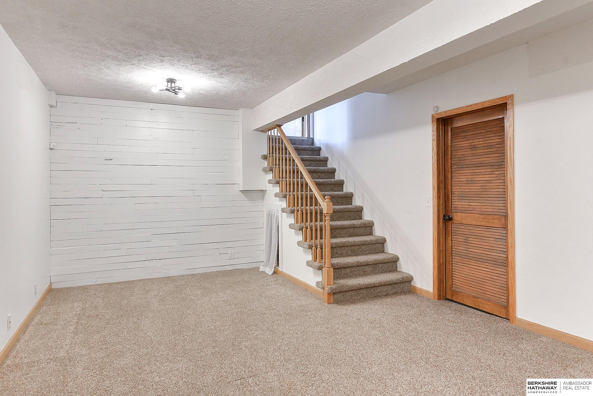 Omaha, Nebraska 68116, United States, 3 Bedrooms Bedrooms, ,2 BathroomsBathrooms,Residential,Pending,115550