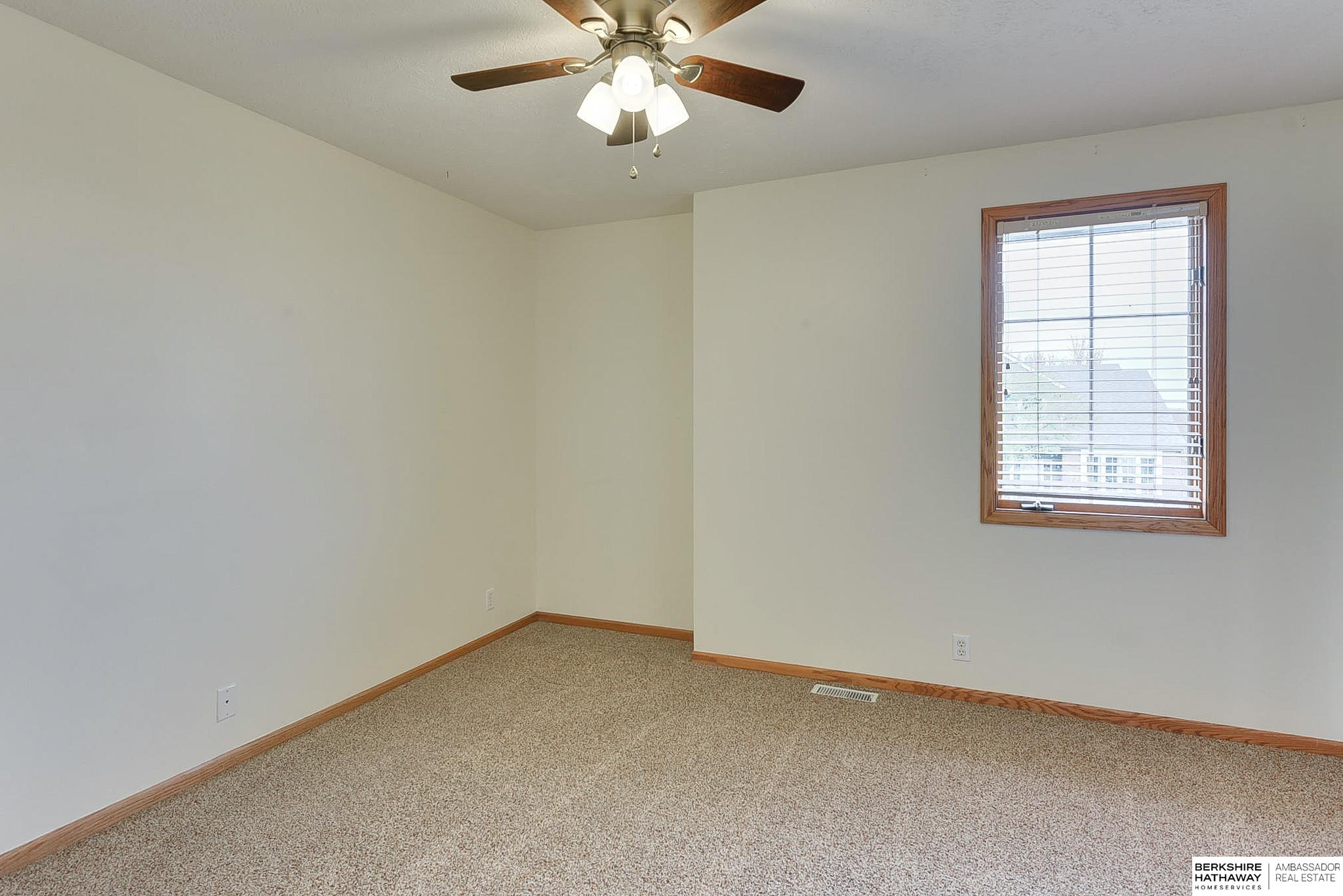 Omaha, Nebraska 68116, United States, 3 Bedrooms Bedrooms, ,2 BathroomsBathrooms,Residential,Pending,115550