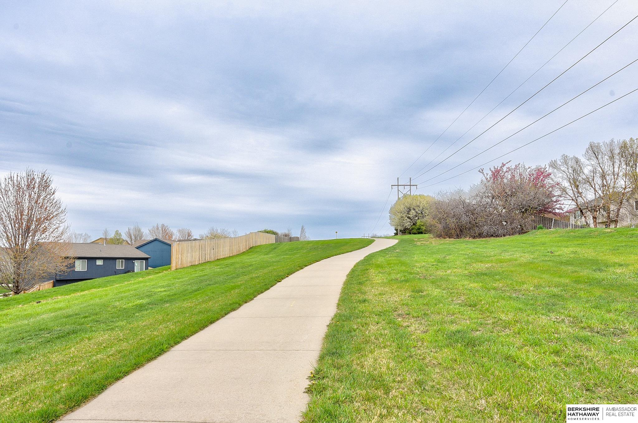 Omaha, Nebraska 68116, United States, 3 Bedrooms Bedrooms, ,2 BathroomsBathrooms,Residential,Pending,115550