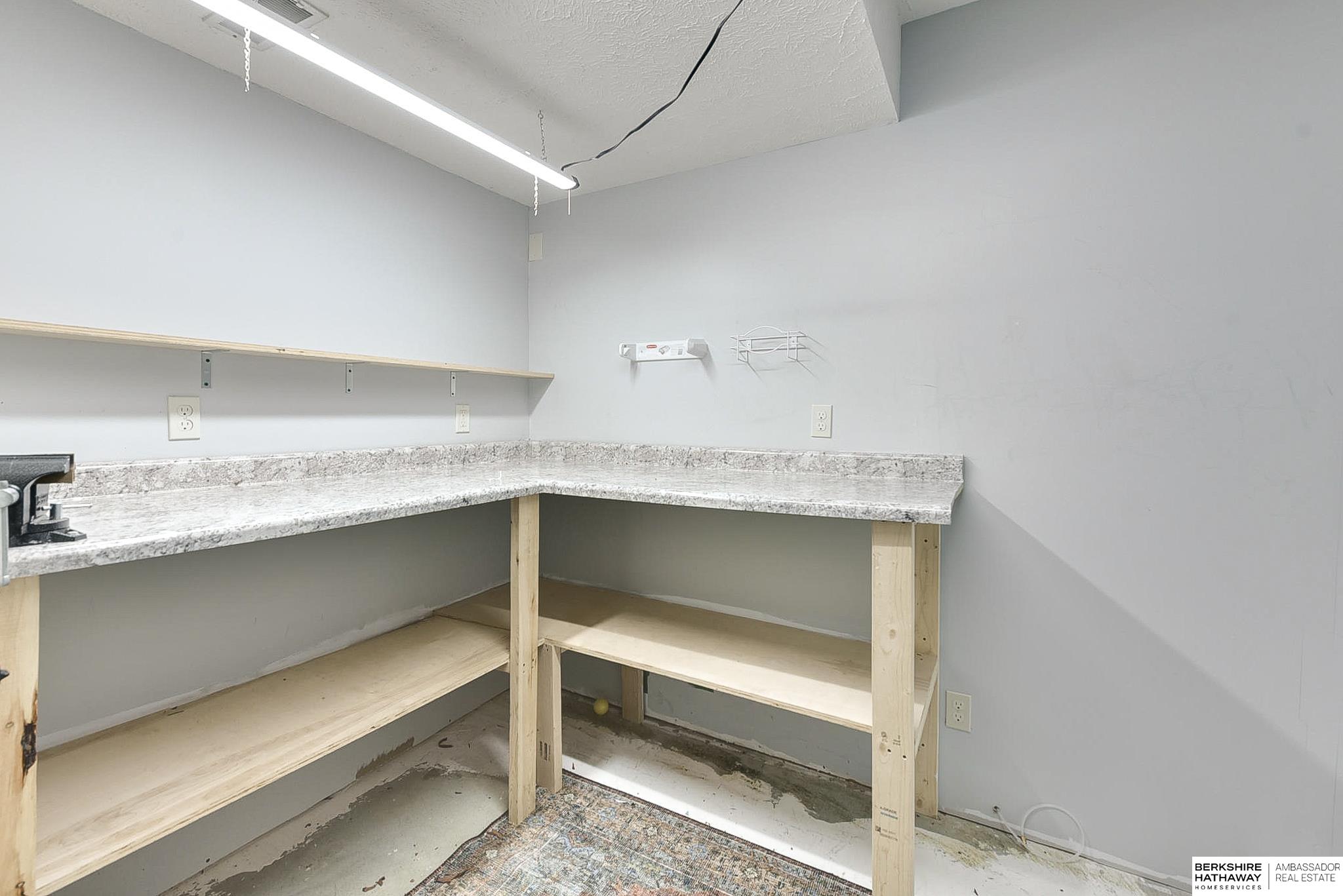 Omaha, Nebraska 68116, United States, 3 Bedrooms Bedrooms, ,2 BathroomsBathrooms,Residential,Pending,115550