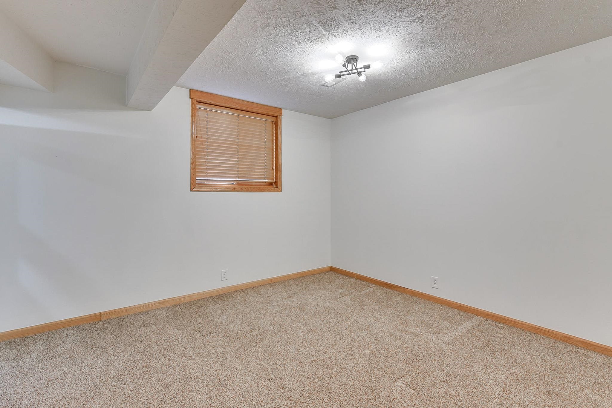 Omaha, Nebraska 68116, United States, 3 Bedrooms Bedrooms, ,2 BathroomsBathrooms,Residential,Pending,115550