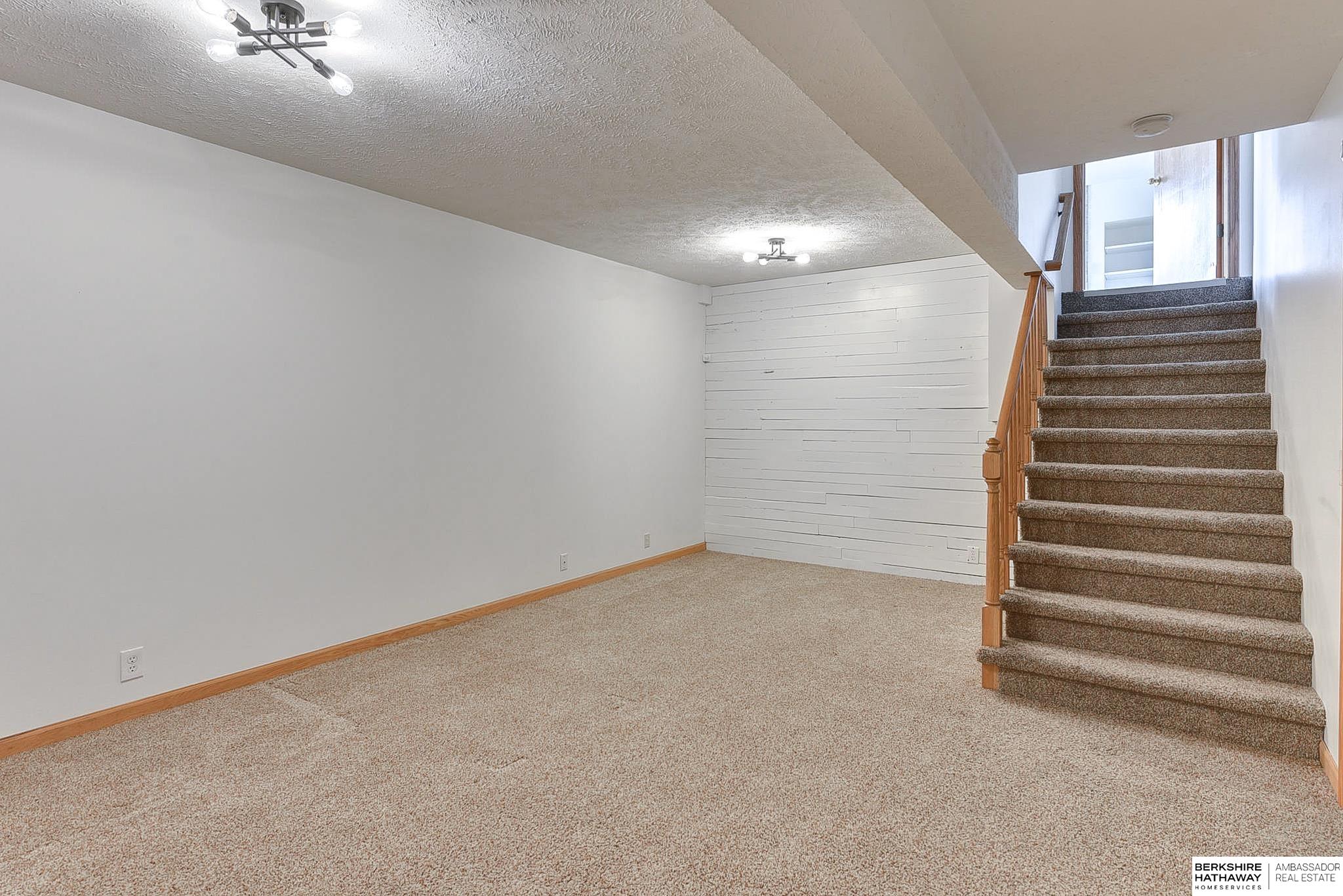 Omaha, Nebraska 68116, United States, 3 Bedrooms Bedrooms, ,2 BathroomsBathrooms,Residential,Pending,115550