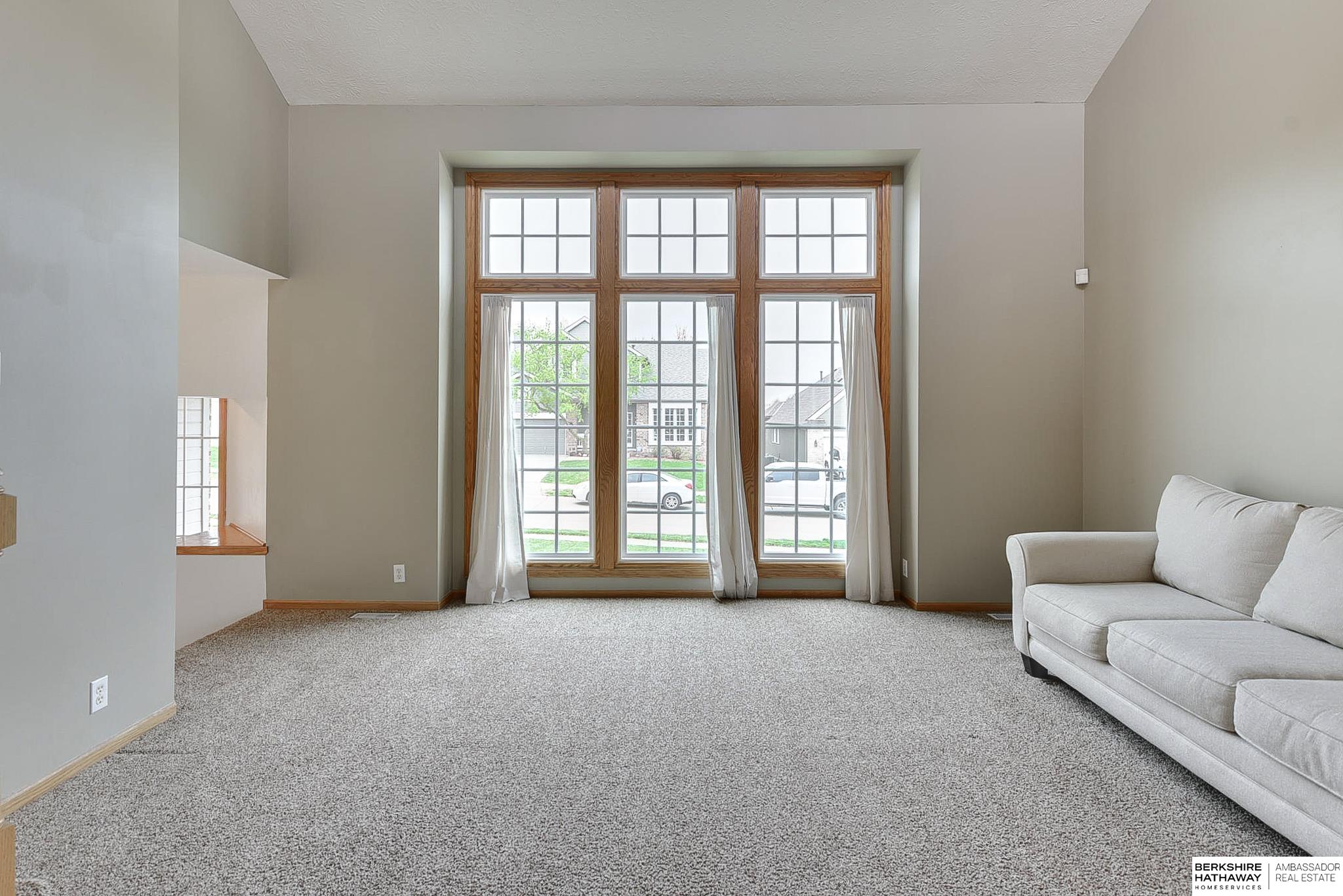 Omaha, Nebraska 68116, United States, 3 Bedrooms Bedrooms, ,2 BathroomsBathrooms,Residential,Pending,115550