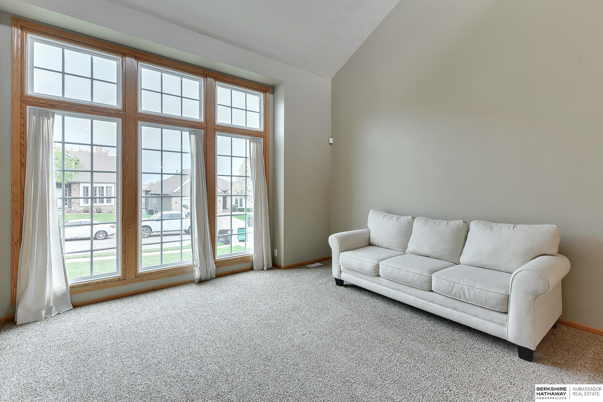 Omaha, Nebraska 68116, United States, 3 Bedrooms Bedrooms, ,2 BathroomsBathrooms,Residential,Pending,115550