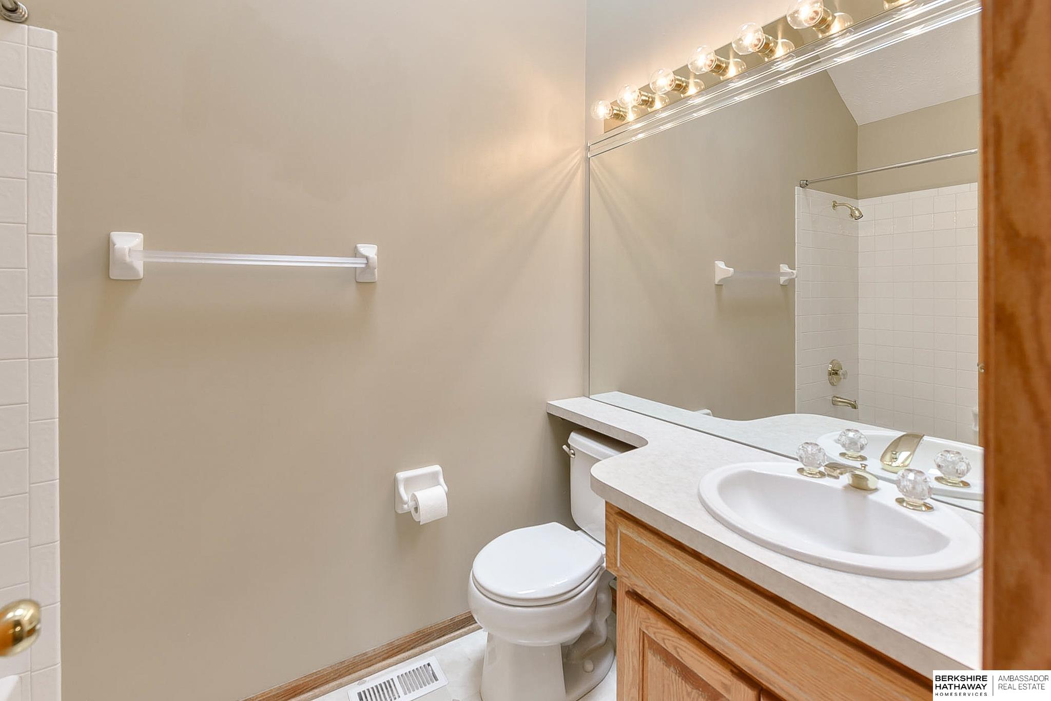 Omaha, Nebraska 68116, United States, 3 Bedrooms Bedrooms, ,2 BathroomsBathrooms,Residential,Pending,115550