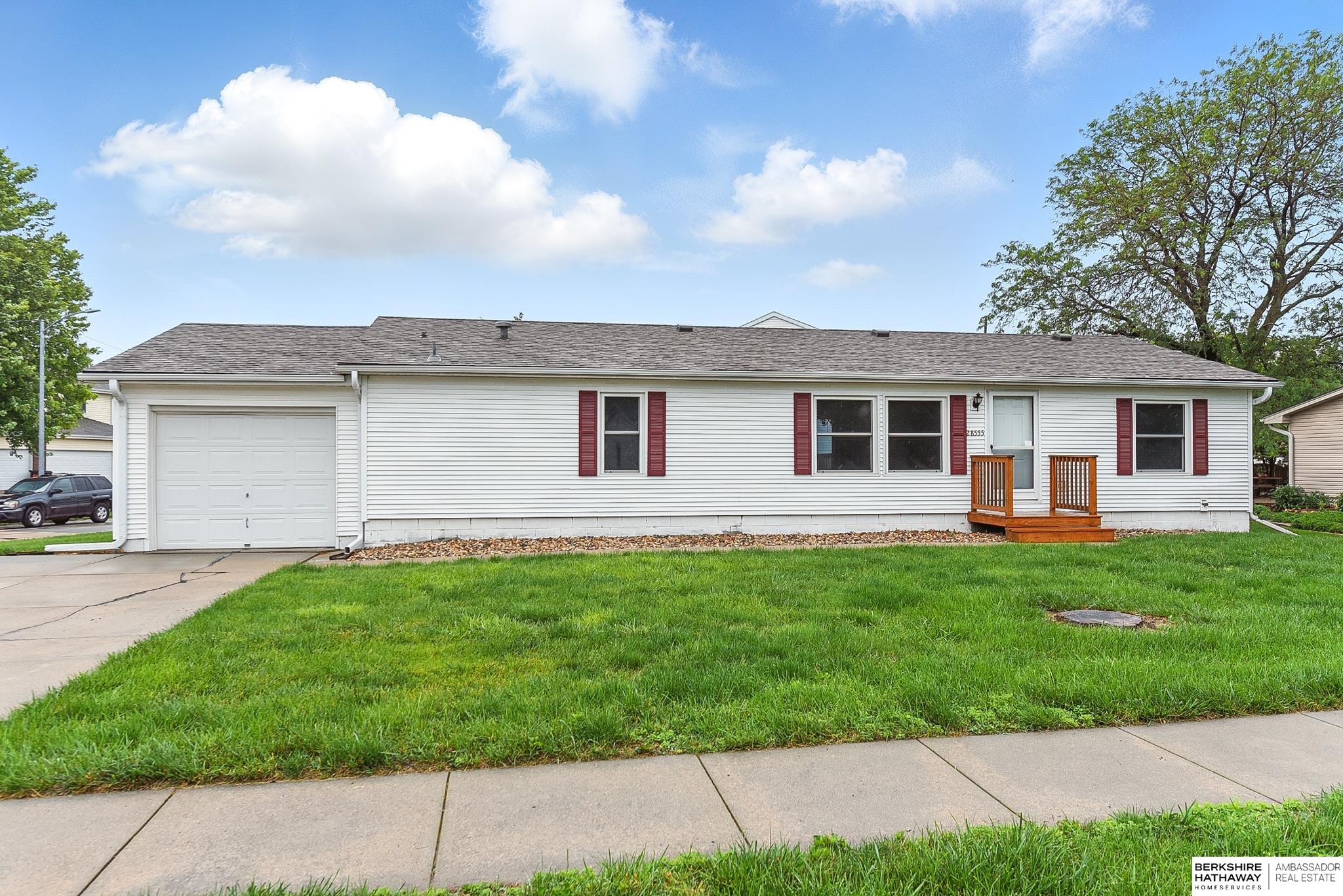 Valley, Nebraska 68064, United States, 3 Bedrooms Bedrooms, ,2 BathroomsBathrooms,Residential,Pending,144578