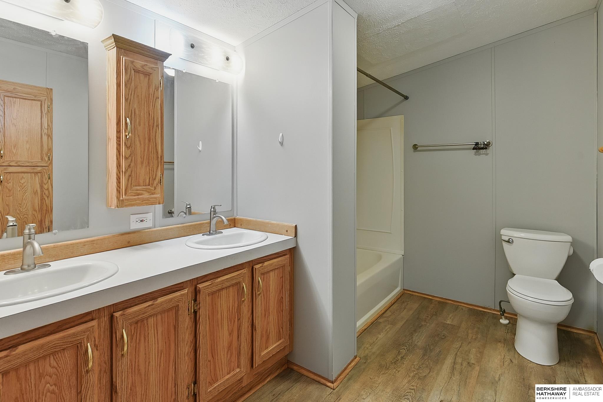 Valley, Nebraska 68064, United States, 3 Bedrooms Bedrooms, ,2 BathroomsBathrooms,Residential,Pending,144578