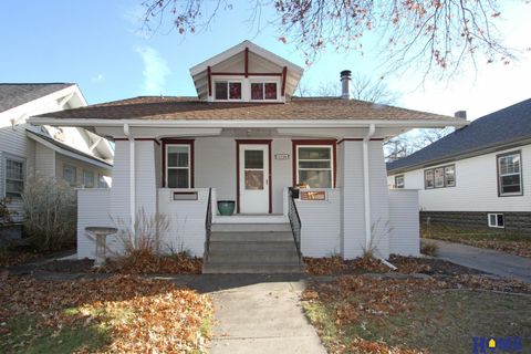 Photo of 1716 S 23rd Street, Lincoln, NE 68502 (MLS # 22533741)