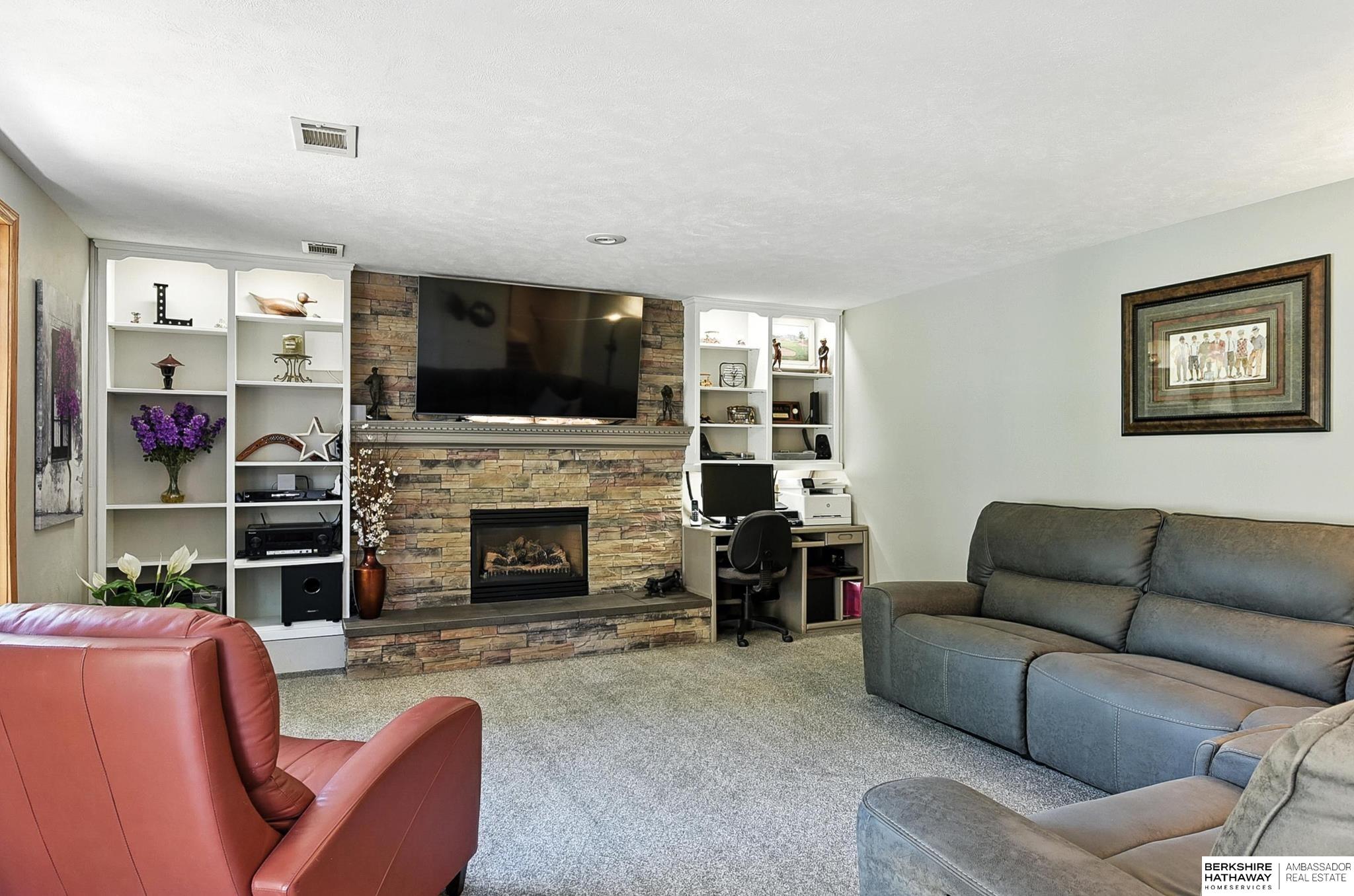 Omaha, Nebraska 68022, United States, 4 Bedrooms Bedrooms, ,3 BathroomsBathrooms,Residential,Active,156123