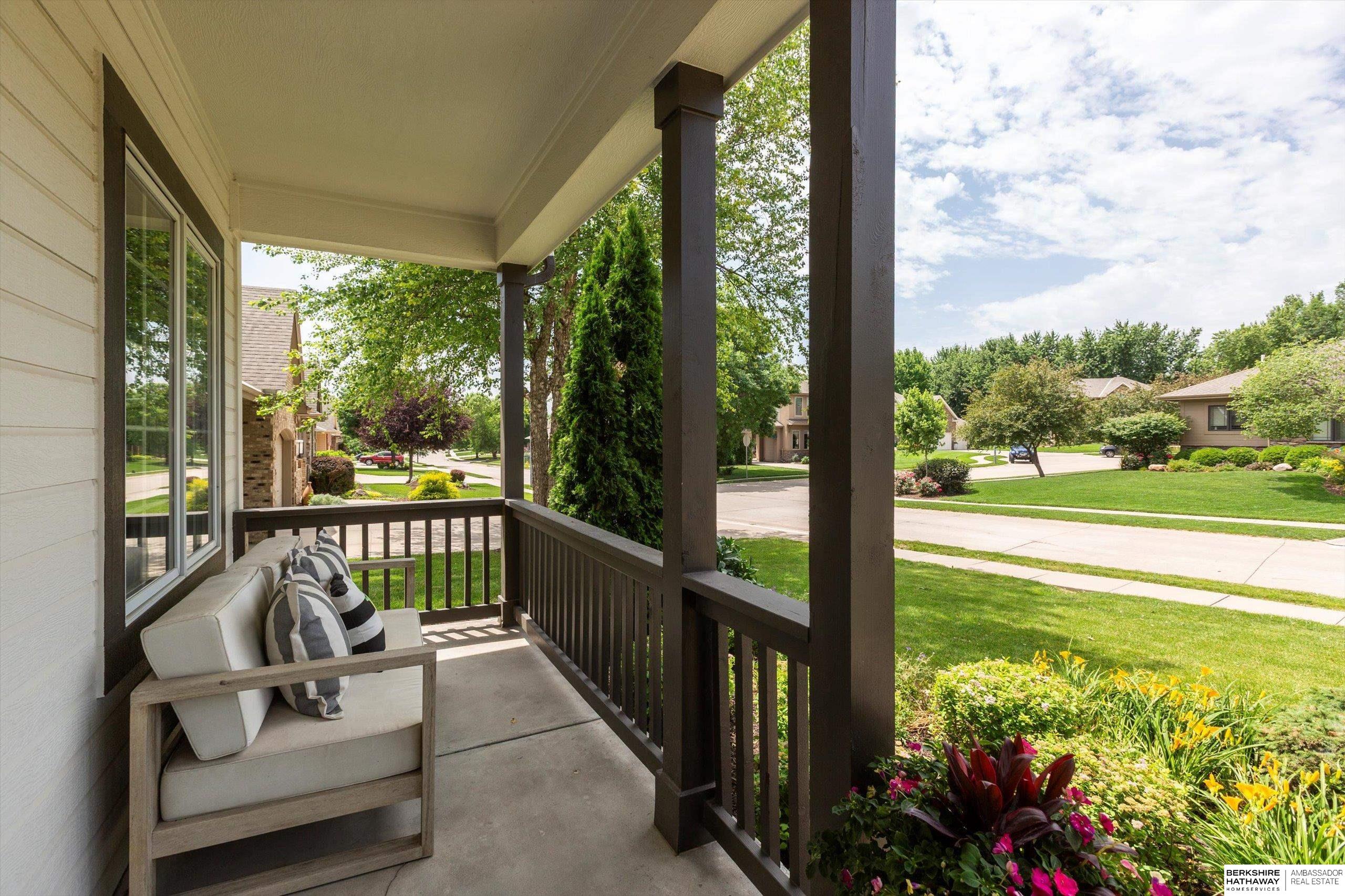 Omaha, Nebraska 68130, United States, 4 Bedrooms Bedrooms, ,4 BathroomsBathrooms,Residential,Active,209322