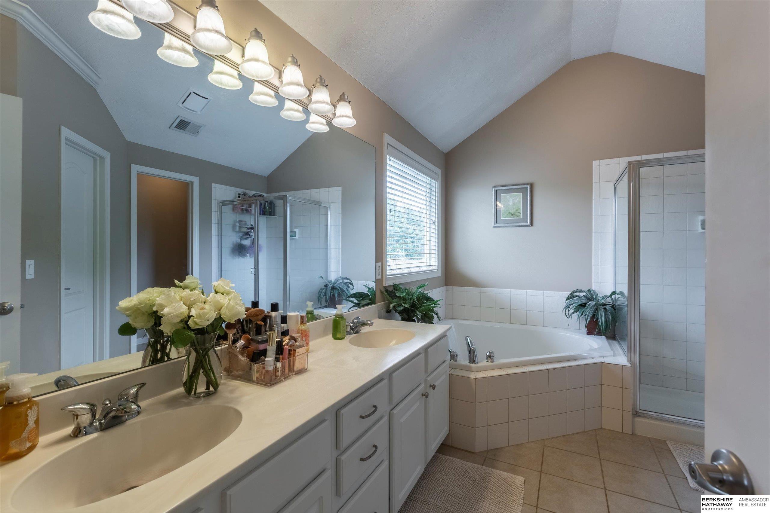 Omaha, Nebraska 68130, United States, 4 Bedrooms Bedrooms, ,4 BathroomsBathrooms,Residential,Active,209322