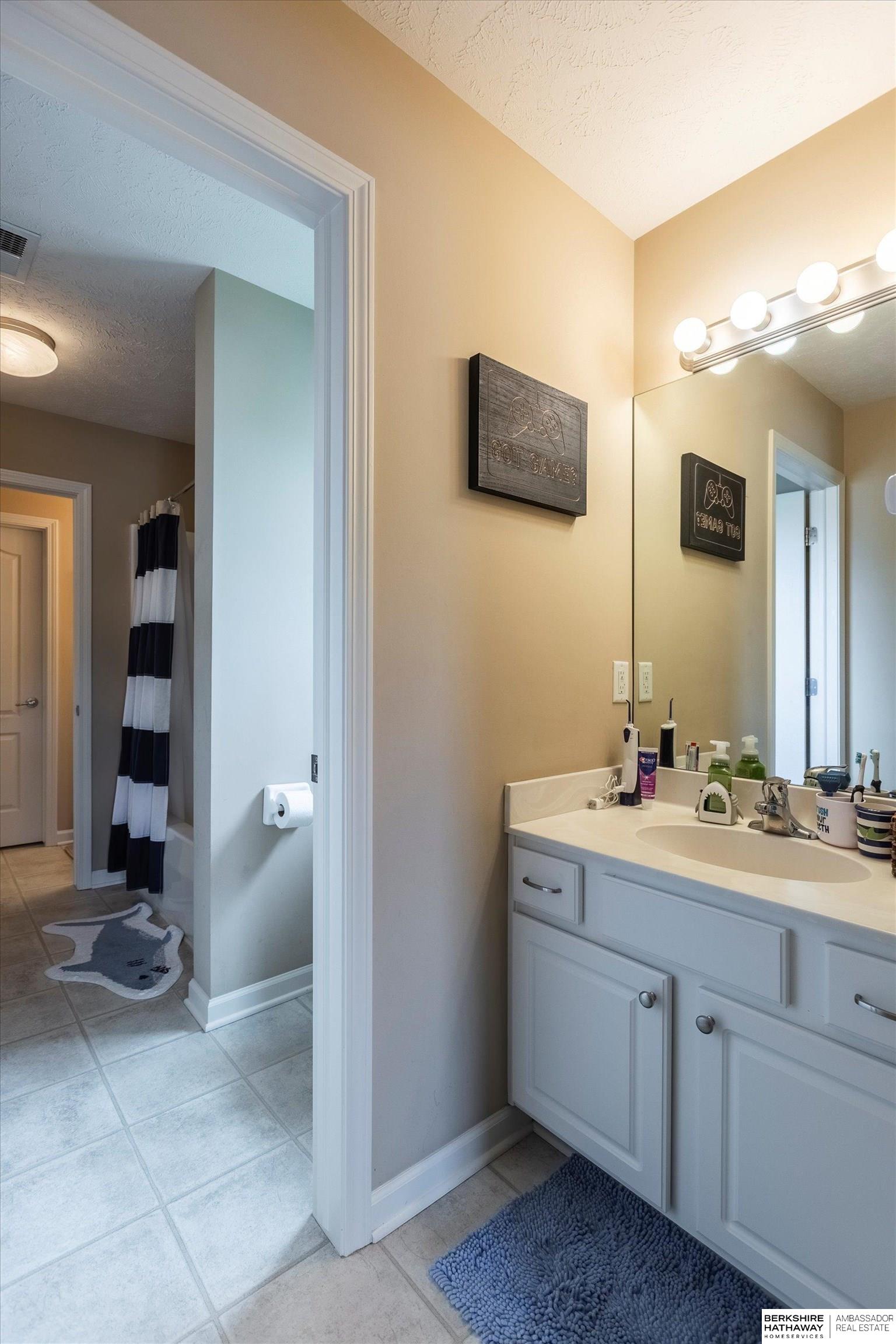 Omaha, Nebraska 68130, United States, 4 Bedrooms Bedrooms, ,4 BathroomsBathrooms,Residential,Active,209322