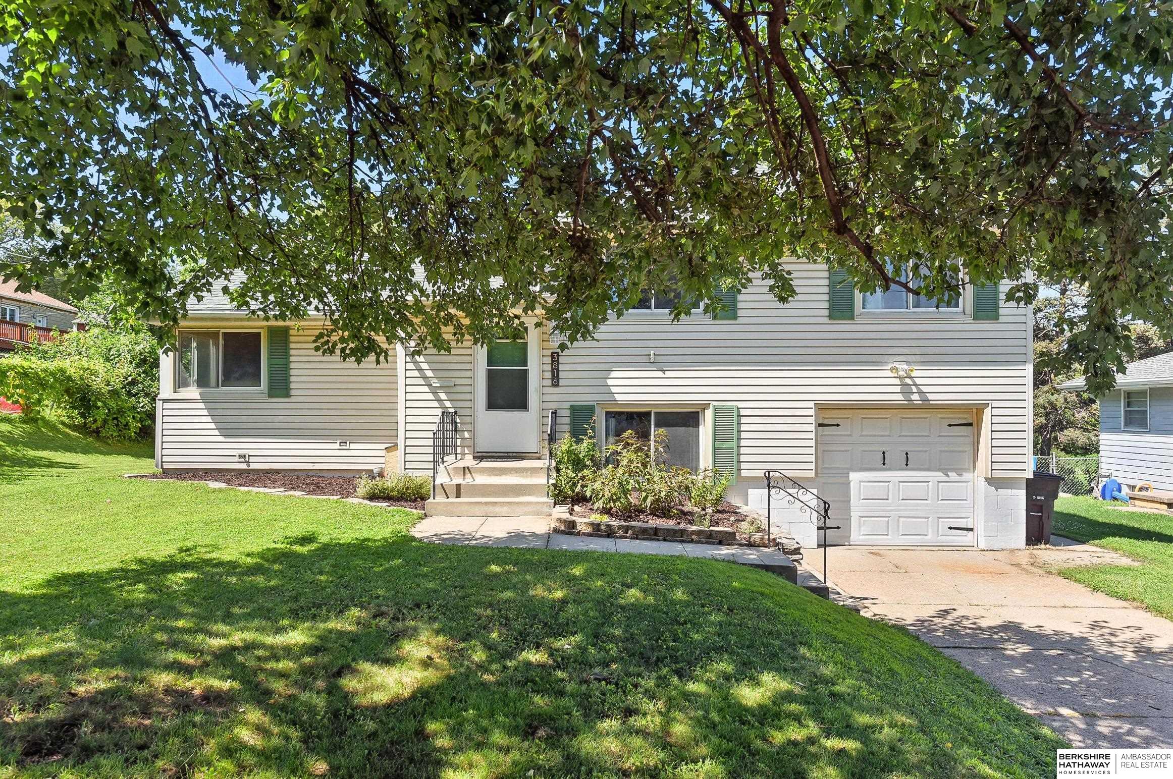 Omaha, Nebraska 68105, United States, 4 Bedrooms Bedrooms, ,3 BathroomsBathrooms,Residential,Active,174874