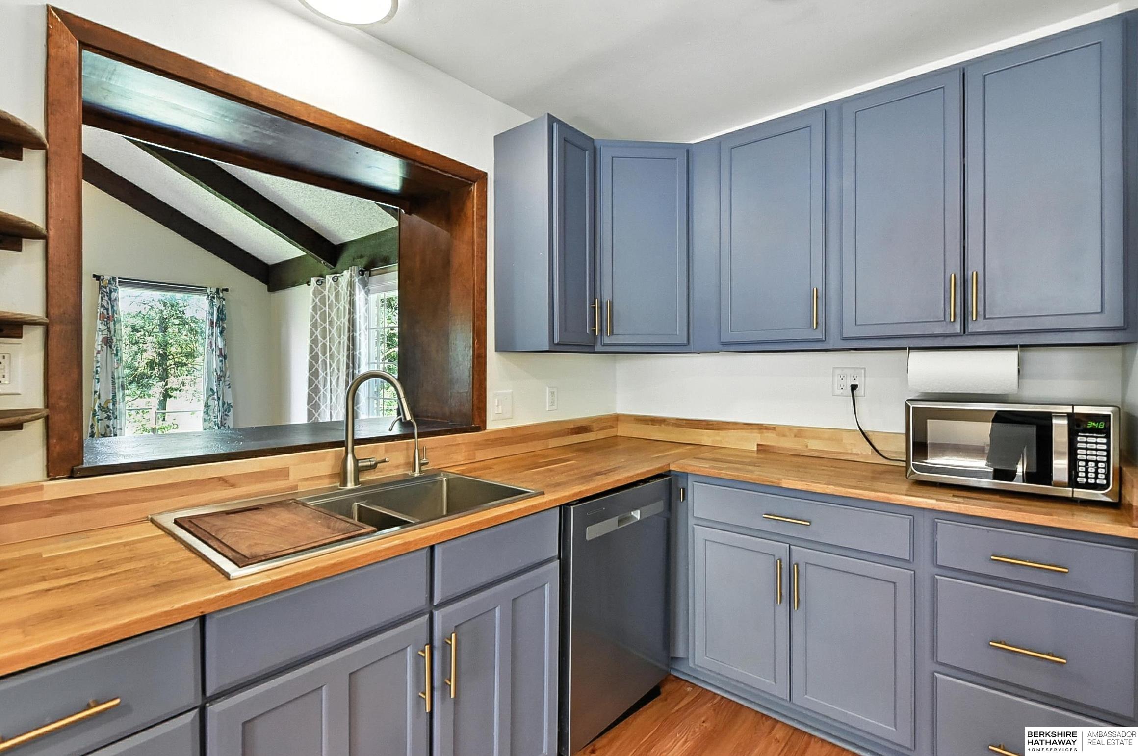 Omaha, Nebraska 68105, United States, 4 Bedrooms Bedrooms, ,3 BathroomsBathrooms,Residential,Active,174874