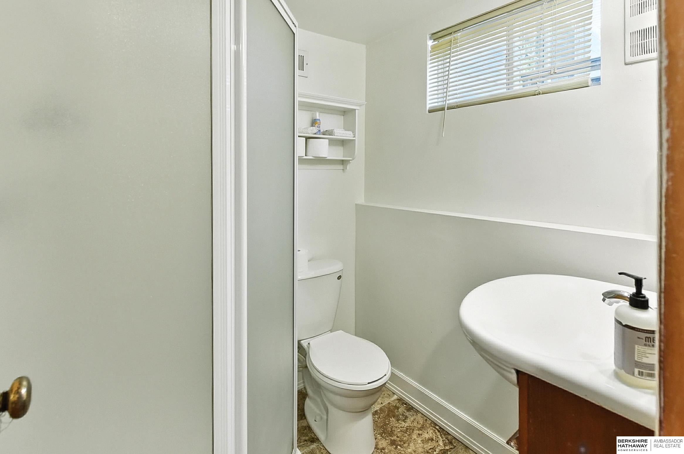 Omaha, Nebraska 68105, United States, 4 Bedrooms Bedrooms, ,3 BathroomsBathrooms,Residential,Active,174874