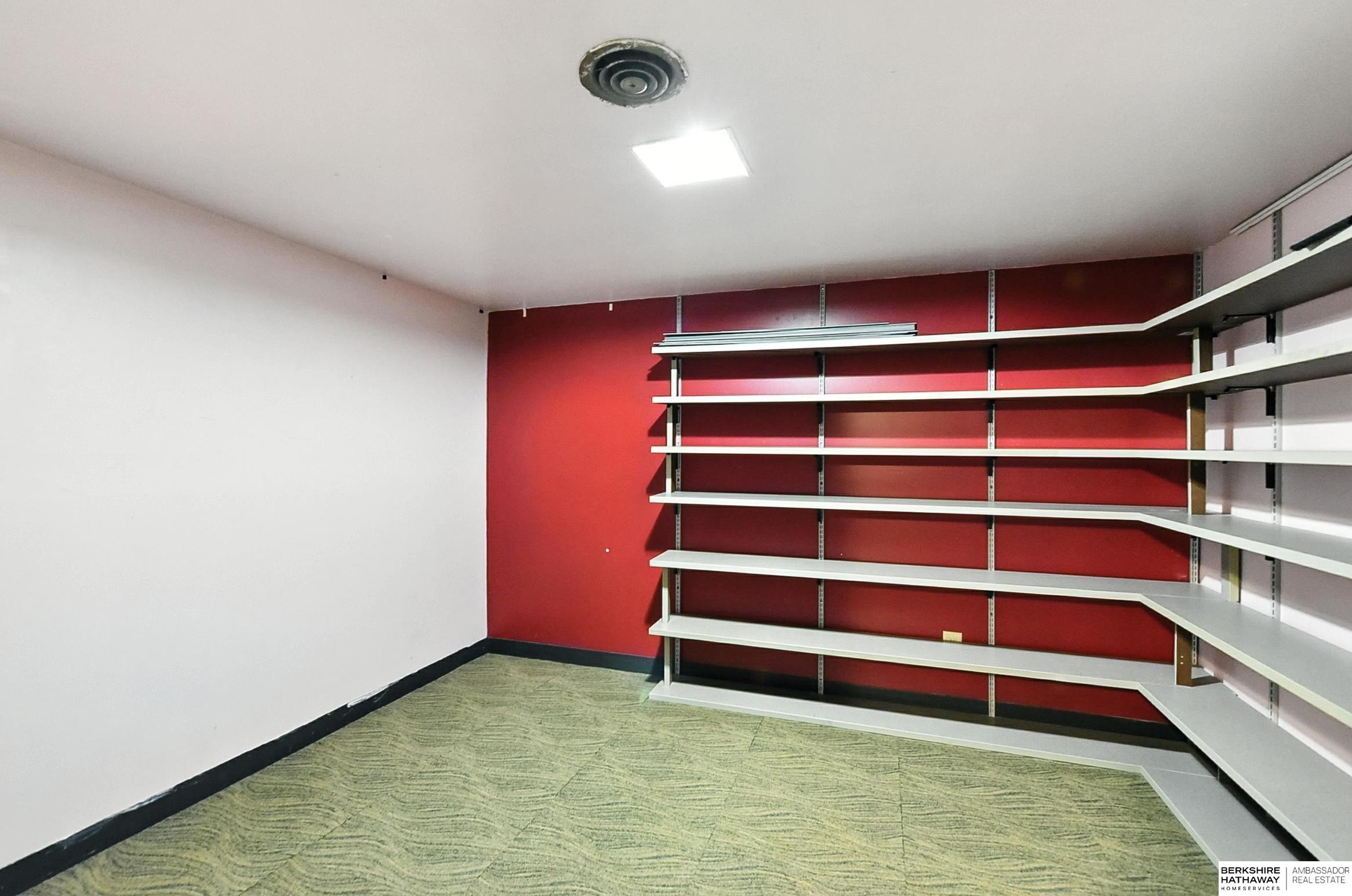 Omaha, Nebraska 68105, United States, 4 Bedrooms Bedrooms, ,3 BathroomsBathrooms,Residential,Active,174874