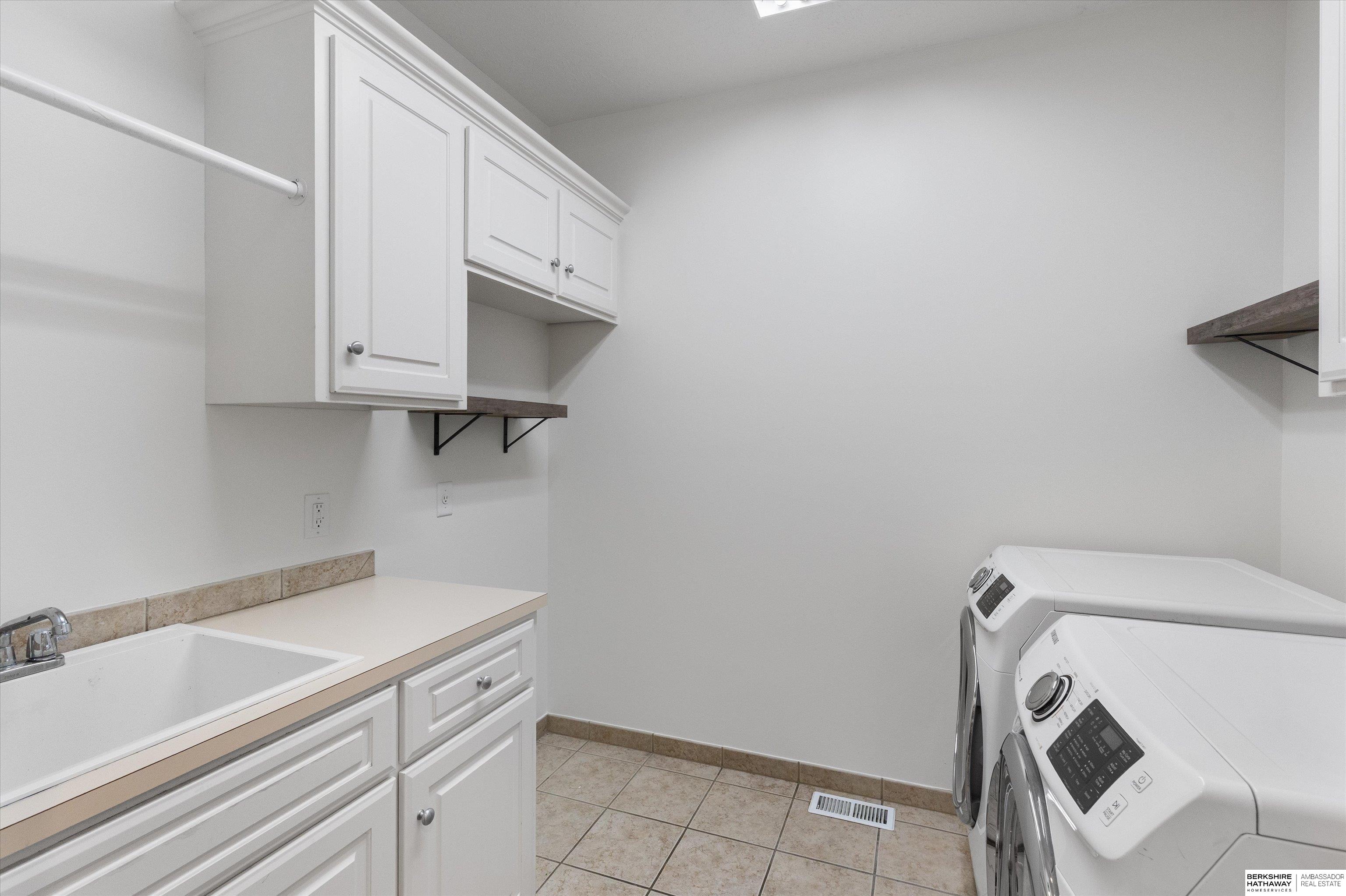 Bennington, Nebraska 68007, United States, 4 Bedrooms Bedrooms, ,3 BathroomsBathrooms,Residential,Active,137282