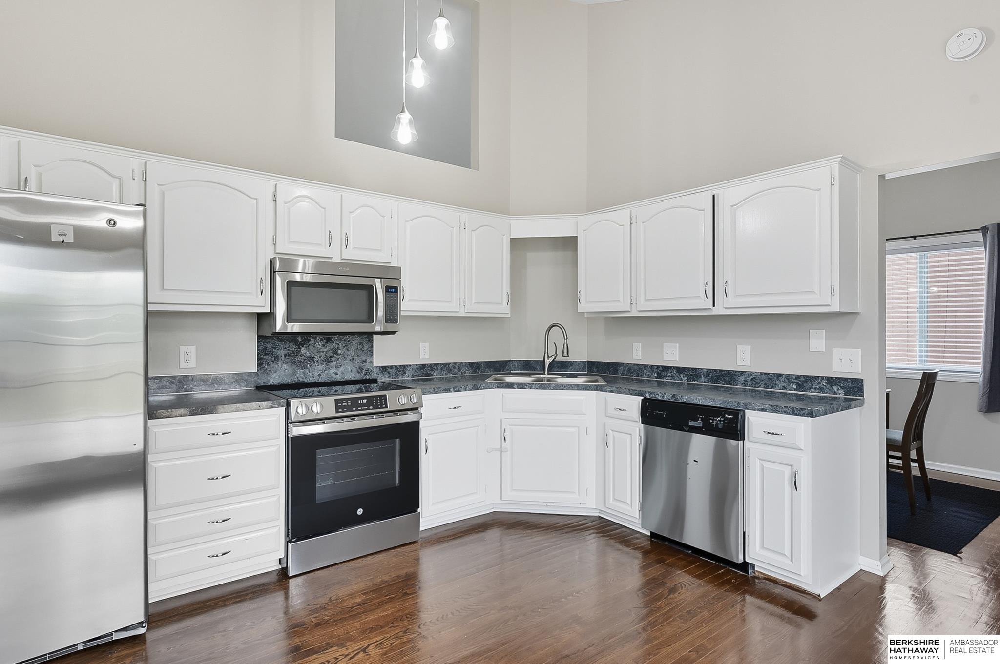 Omaha, Nebraska 68164, United States, 4 Bedrooms Bedrooms, ,2 BathroomsBathrooms,Residential,Pending,211293