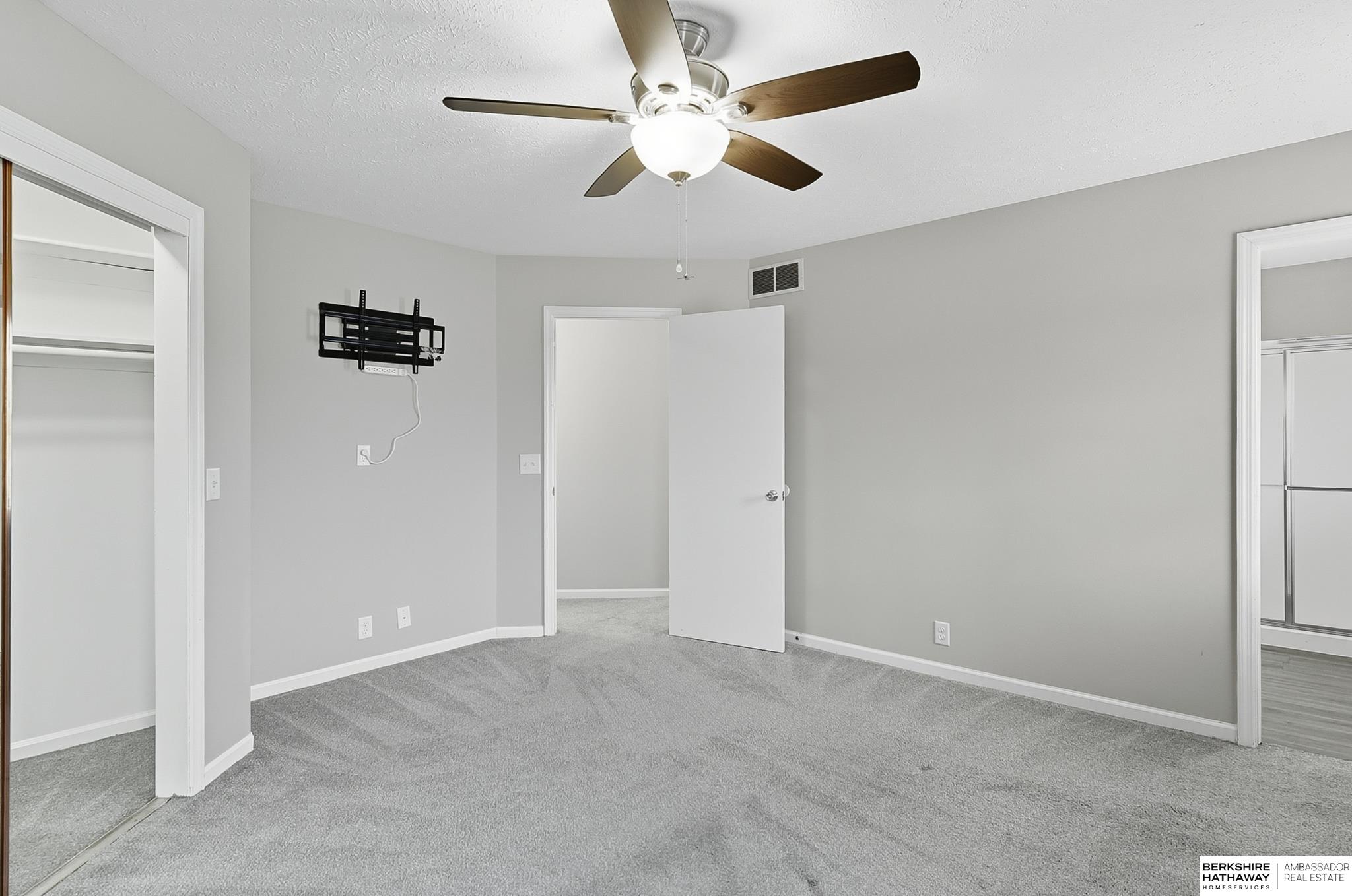 Omaha, Nebraska 68164, United States, 4 Bedrooms Bedrooms, ,2 BathroomsBathrooms,Residential,Pending,211293