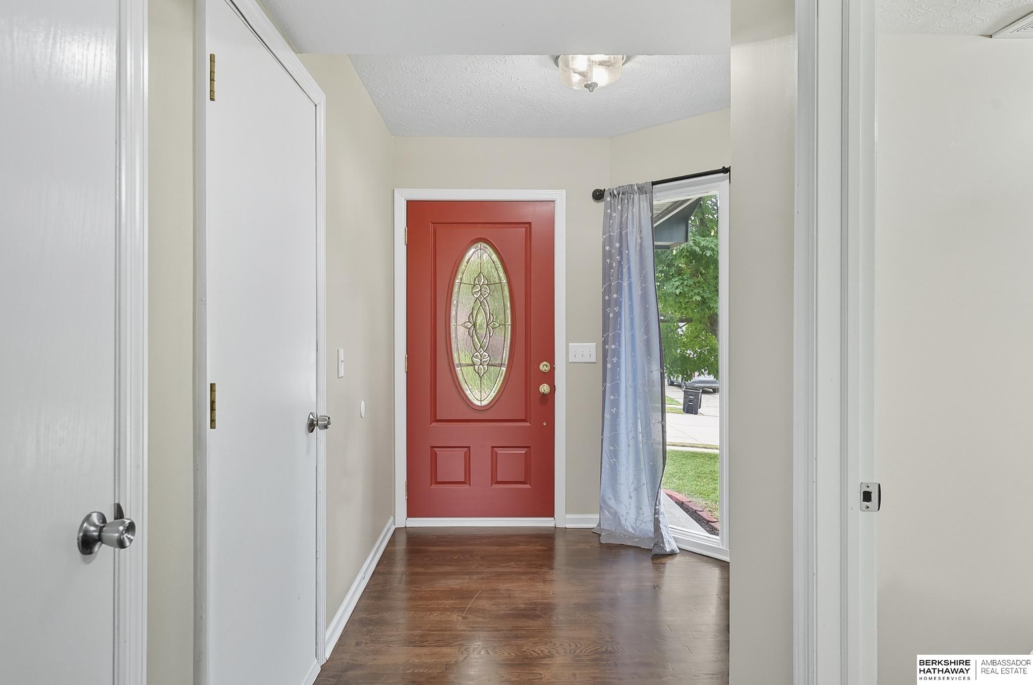 Omaha, Nebraska 68164, United States, 4 Bedrooms Bedrooms, ,2 BathroomsBathrooms,Residential,Pending,211293