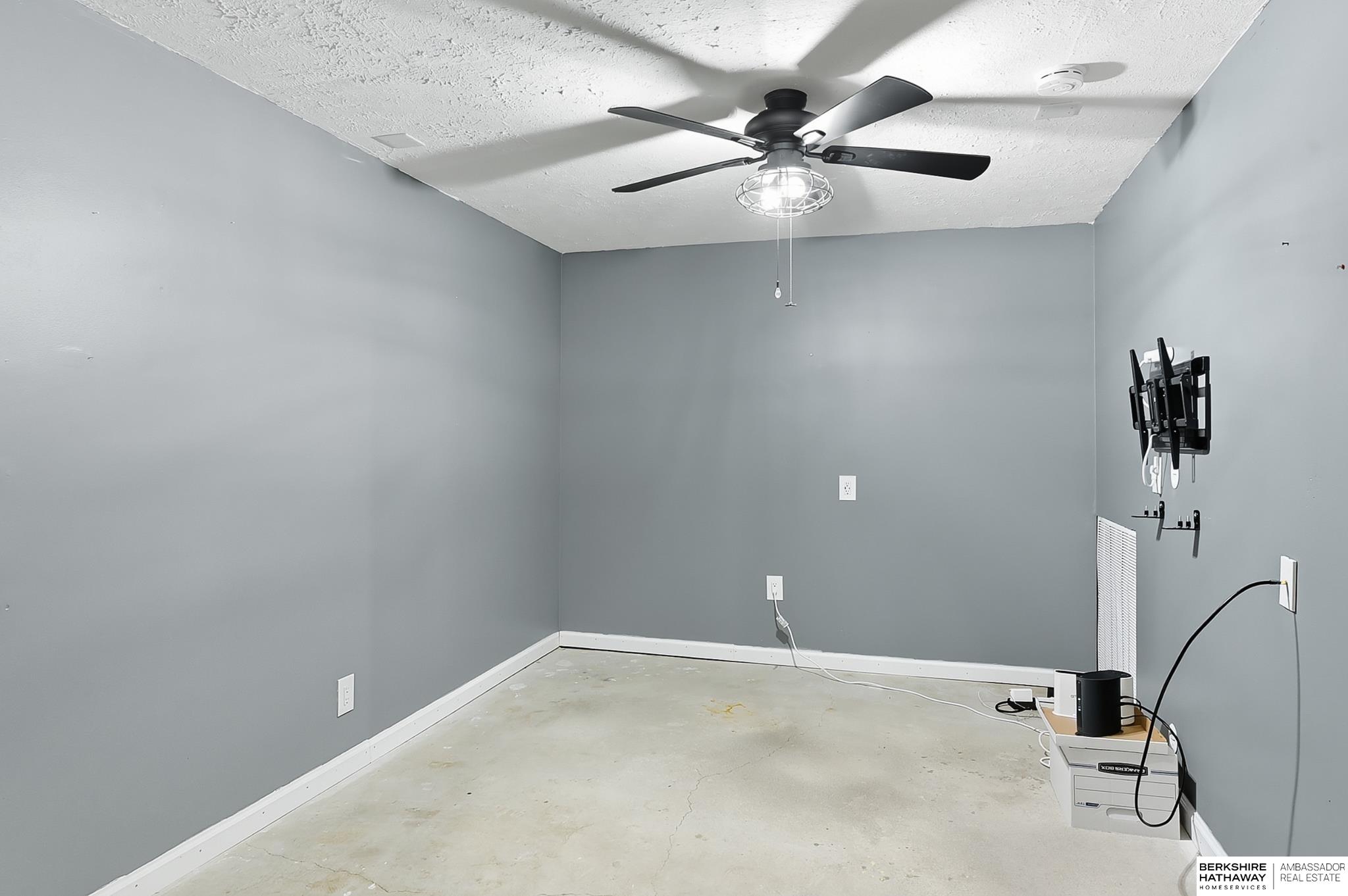 Omaha, Nebraska 68164, United States, 4 Bedrooms Bedrooms, ,2 BathroomsBathrooms,Residential,Pending,211293