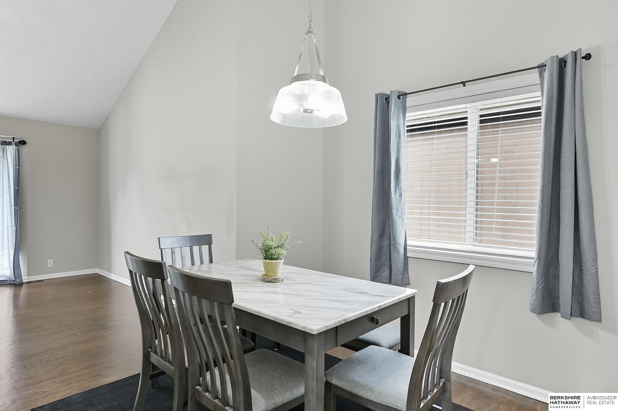 Omaha, Nebraska 68164, United States, 4 Bedrooms Bedrooms, ,2 BathroomsBathrooms,Residential,Pending,211293