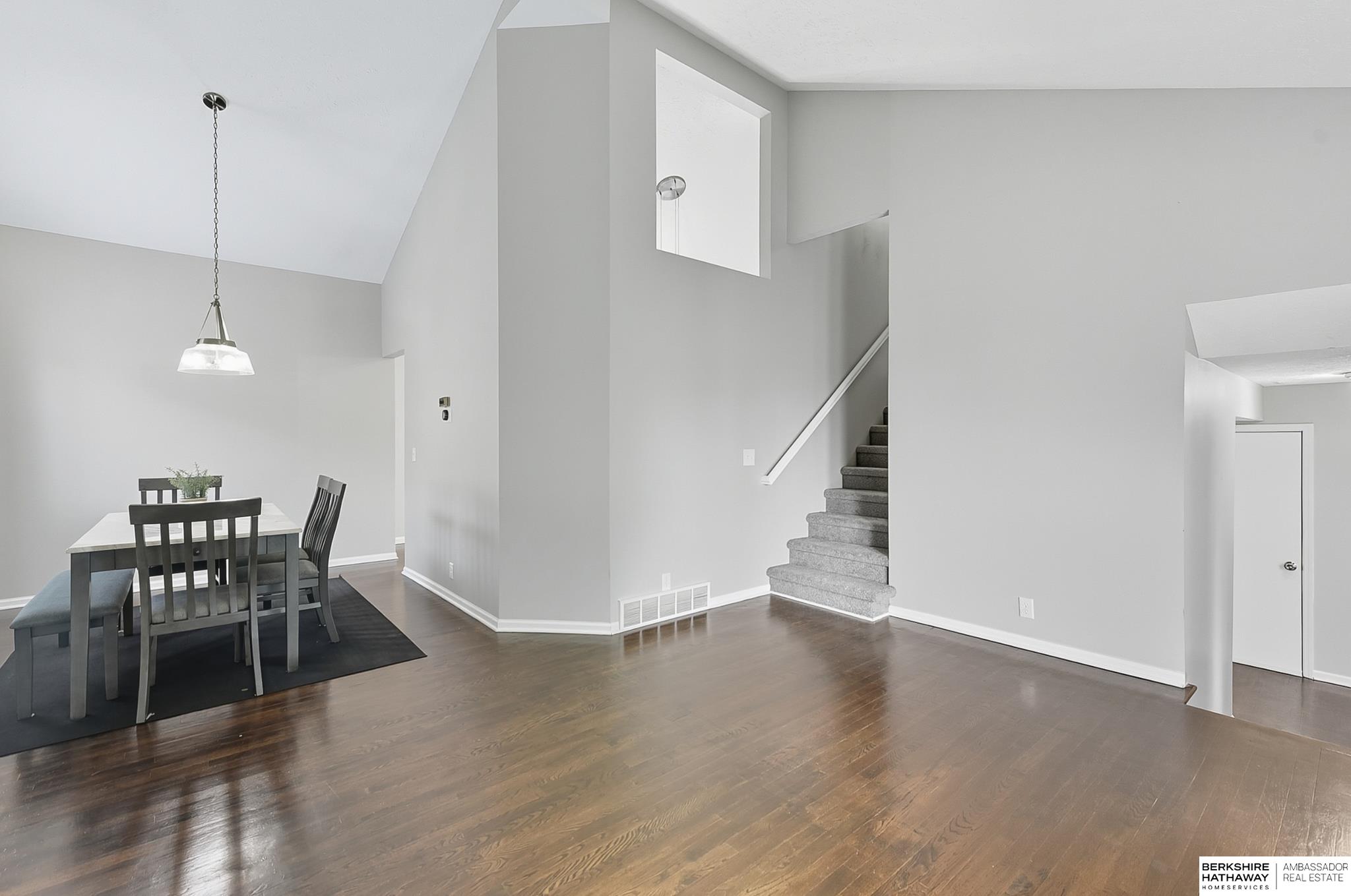 Omaha, Nebraska 68164, United States, 4 Bedrooms Bedrooms, ,2 BathroomsBathrooms,Residential,Pending,211293