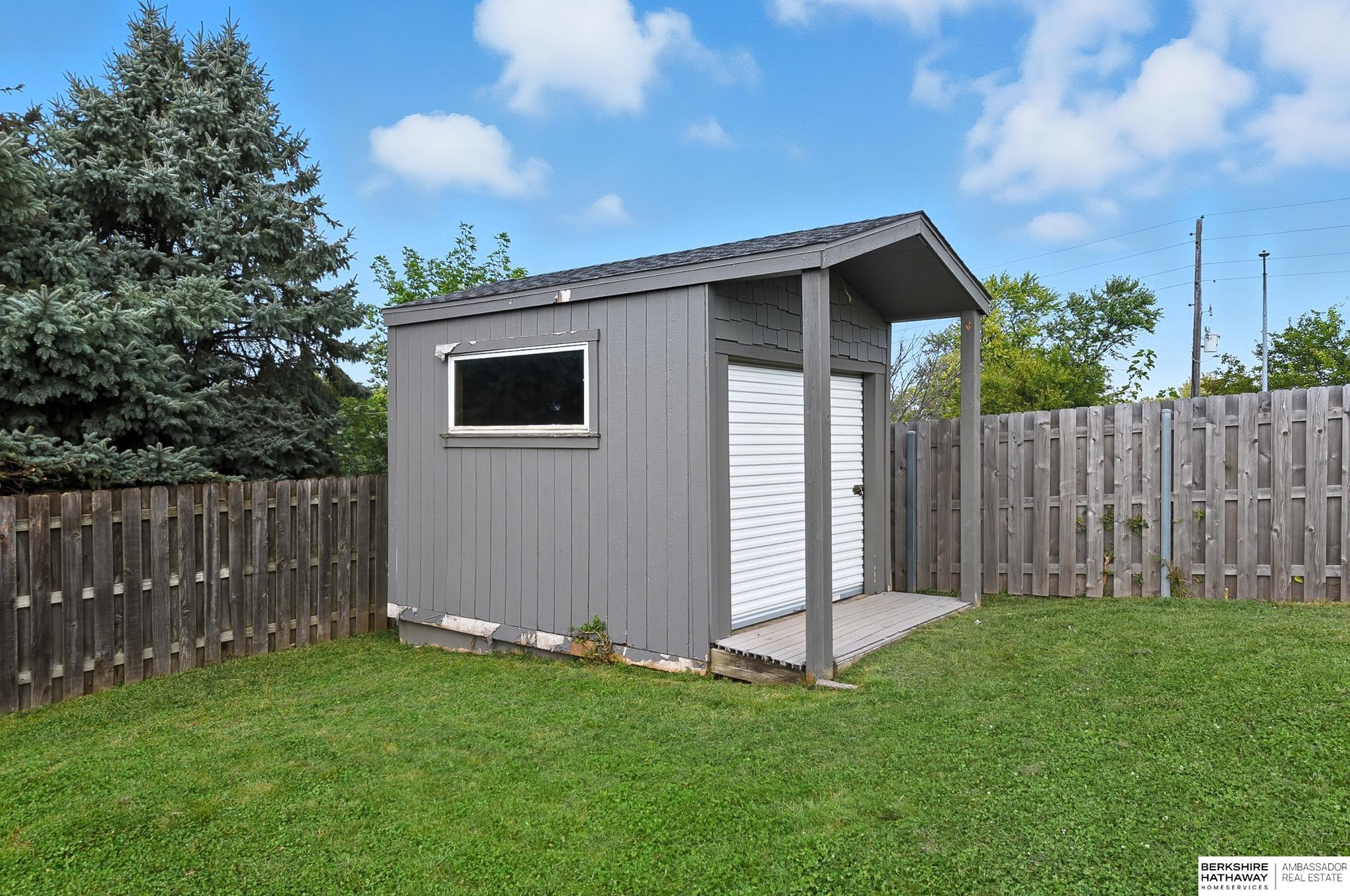 Omaha, Nebraska 68164, United States, 4 Bedrooms Bedrooms, ,2 BathroomsBathrooms,Residential,Pending,211293