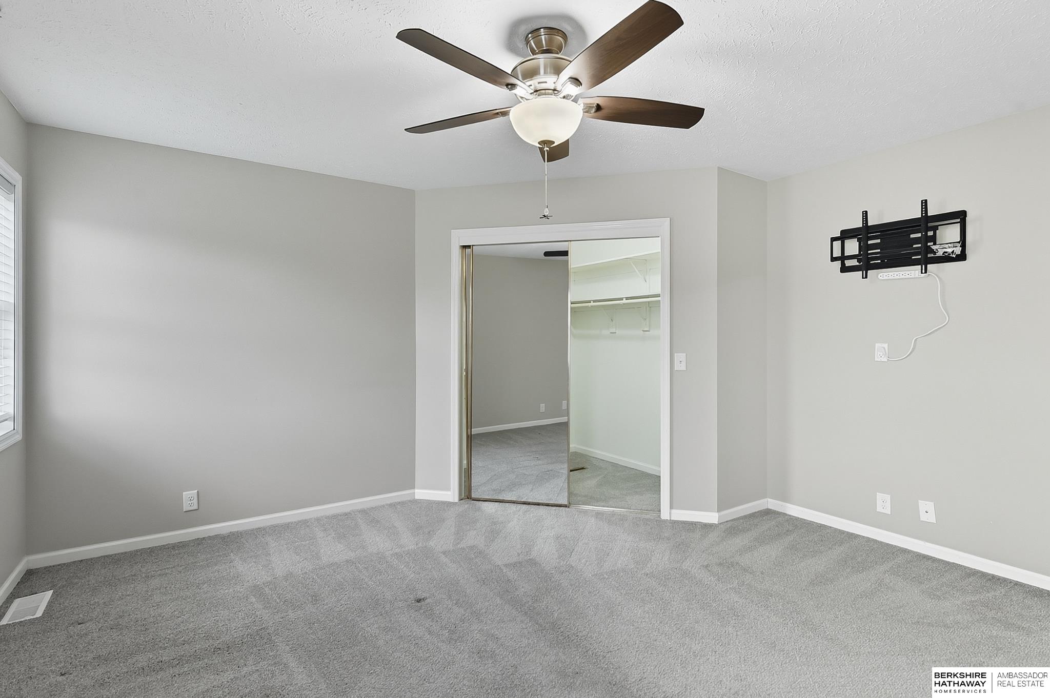 Omaha, Nebraska 68164, United States, 4 Bedrooms Bedrooms, ,2 BathroomsBathrooms,Residential,Pending,211293