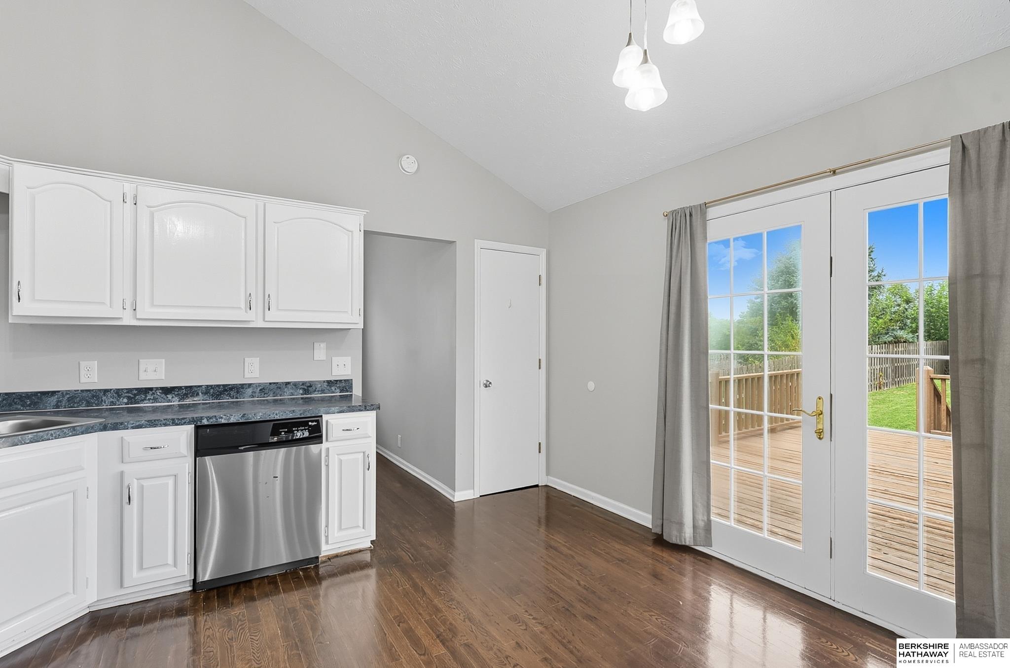 Omaha, Nebraska 68164, United States, 4 Bedrooms Bedrooms, ,2 BathroomsBathrooms,Residential,Pending,211293