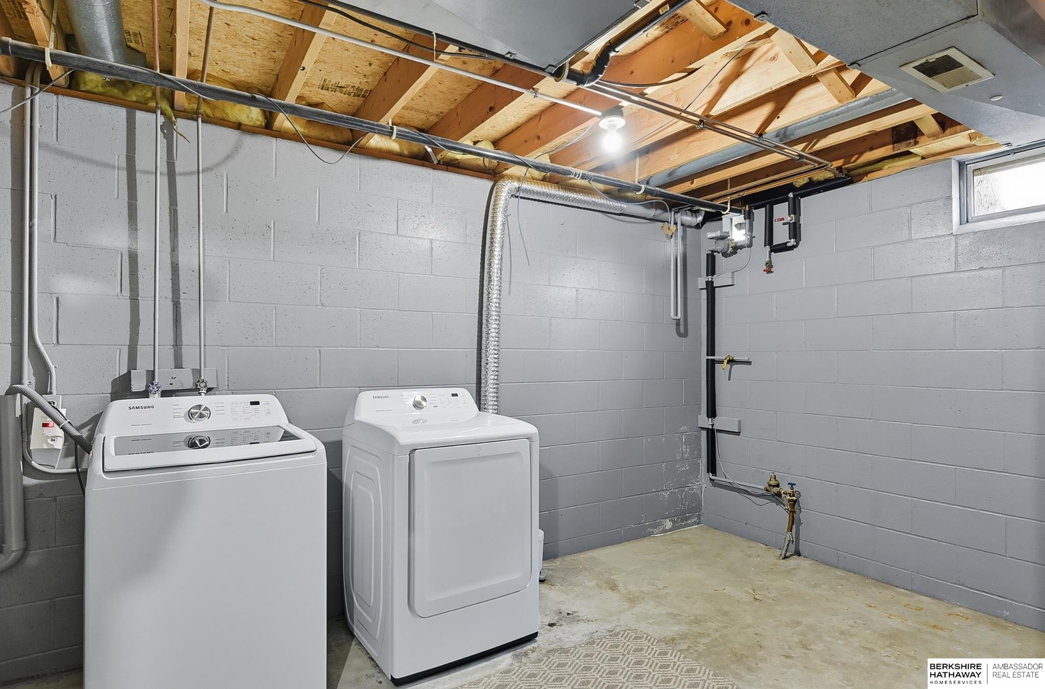 Omaha, Nebraska 68164, United States, 4 Bedrooms Bedrooms, ,2 BathroomsBathrooms,Residential,Pending,211293