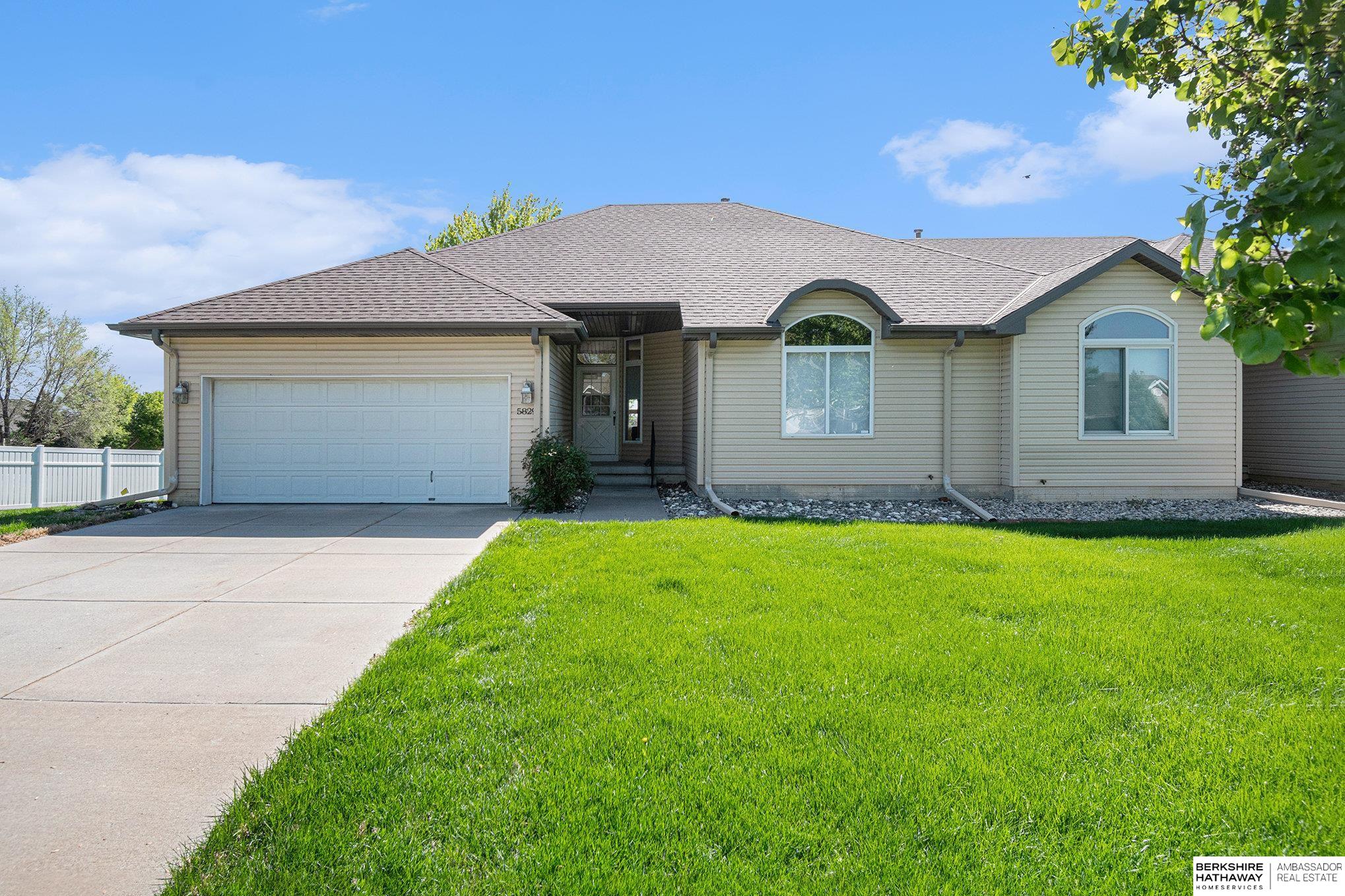 Omaha, Nebraska 68134, United States, 3 Bedrooms Bedrooms, ,3 BathroomsBathrooms,Residential,Pending,125048