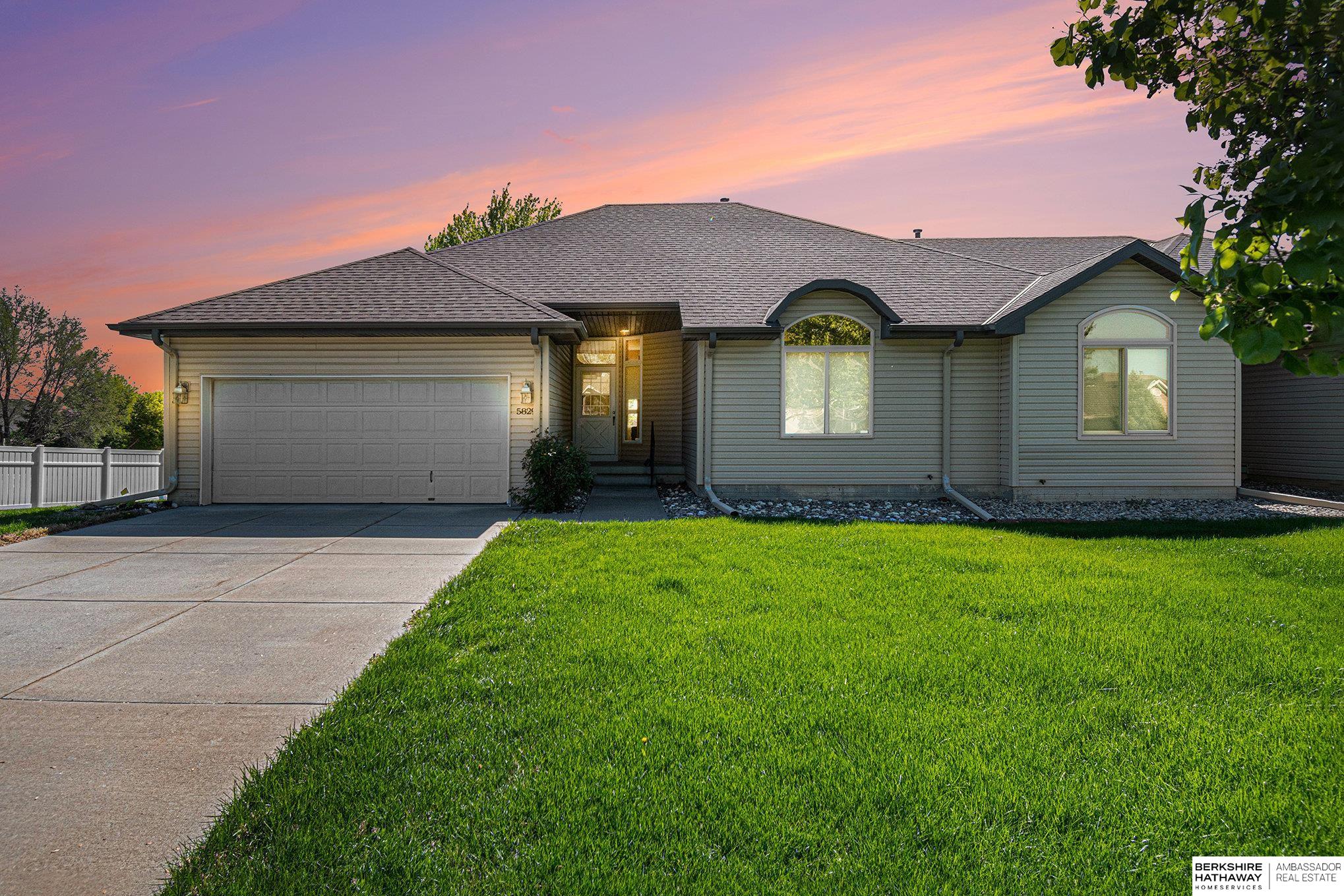 Omaha, Nebraska 68134, United States, 3 Bedrooms Bedrooms, ,3 BathroomsBathrooms,Residential,Pending,125048