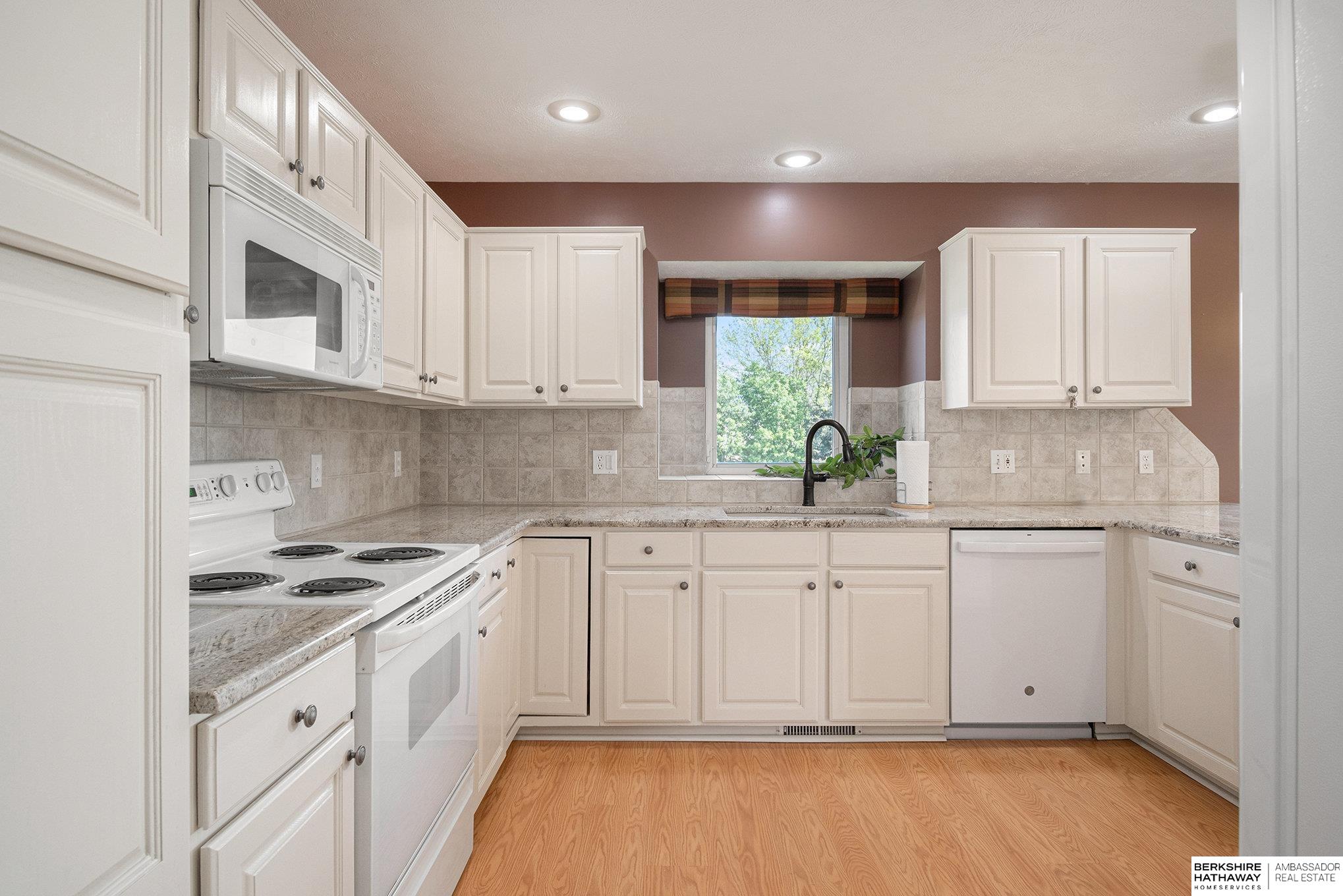 Omaha, Nebraska 68134, United States, 3 Bedrooms Bedrooms, ,3 BathroomsBathrooms,Residential,Pending,125048