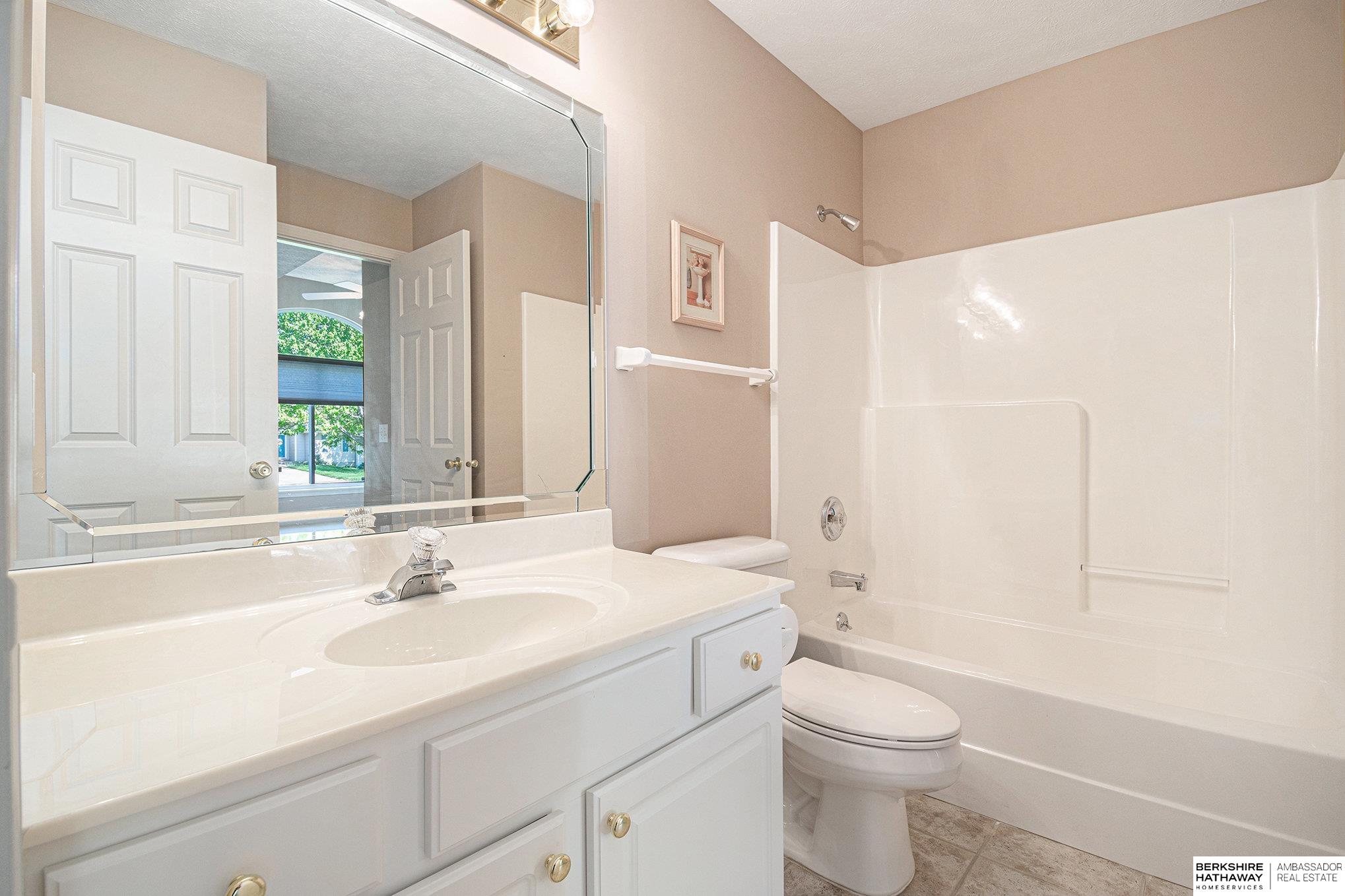 Omaha, Nebraska 68134, United States, 3 Bedrooms Bedrooms, ,3 BathroomsBathrooms,Residential,Pending,125048