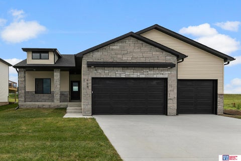 Photo of 954 W El Alameda Street, Lincoln, NE 68523 (MLS # 22627339)