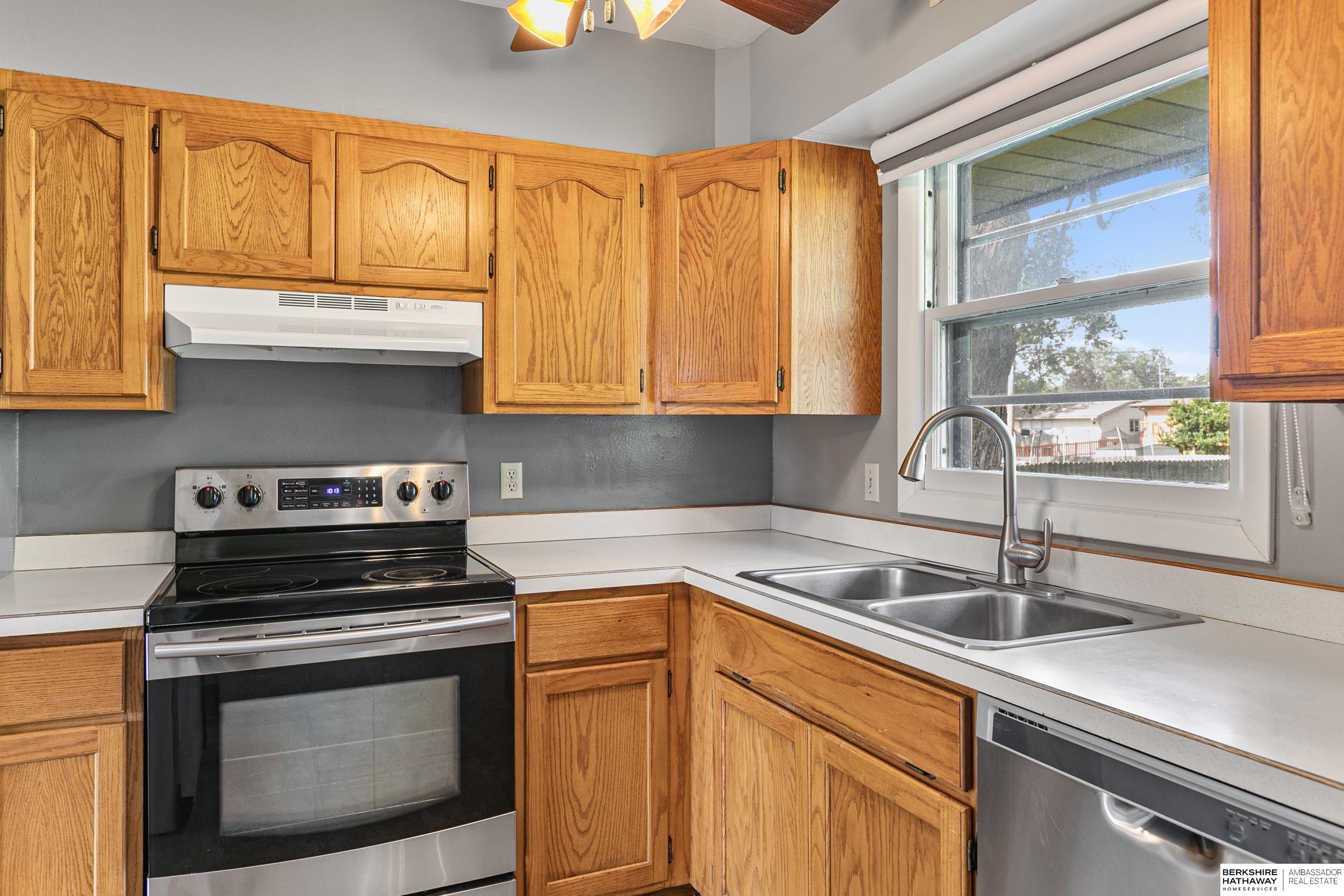 Lincoln, Nebraska 68506, United States, 3 Bedrooms Bedrooms, ,2 BathroomsBathrooms,Residential,Active,174021