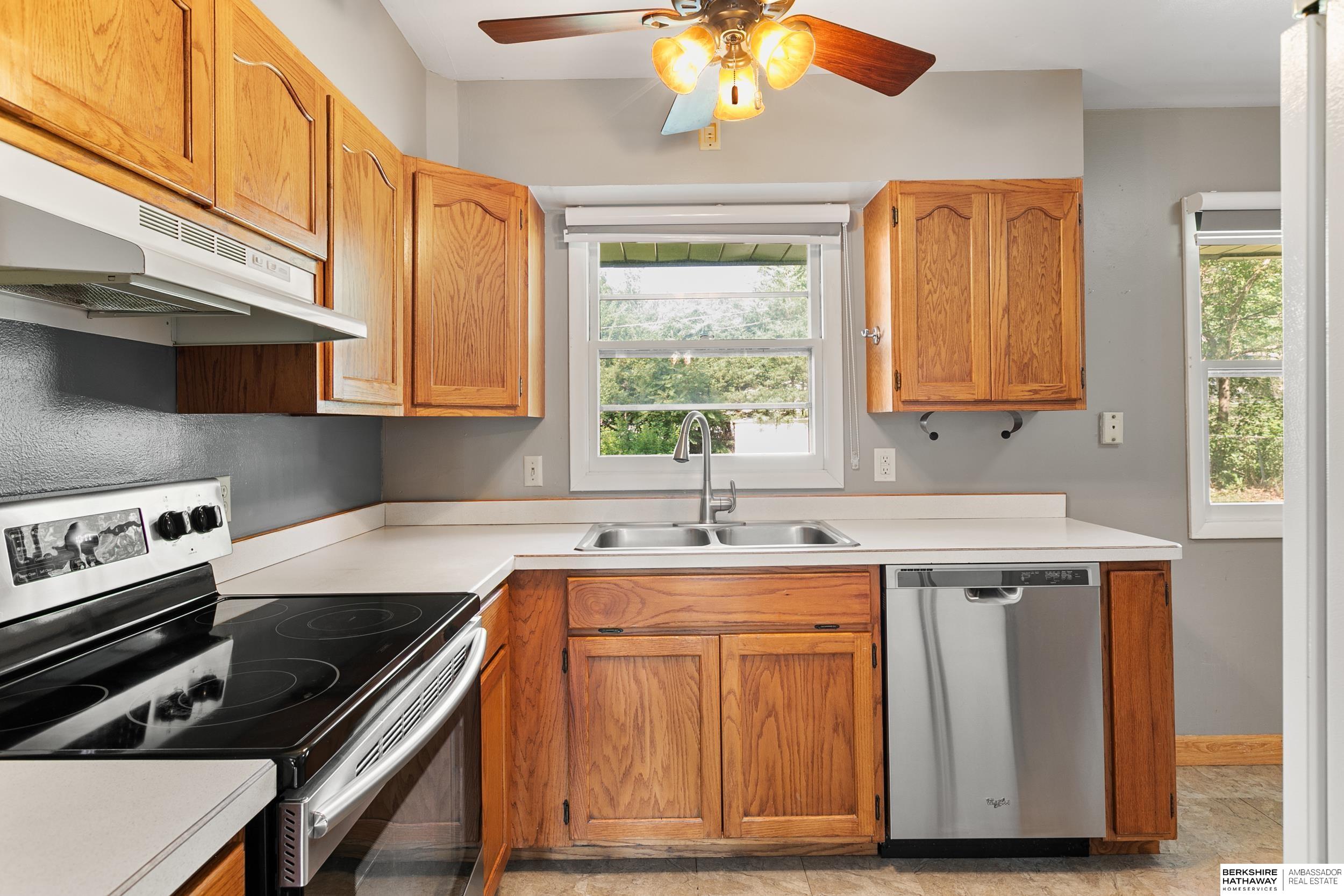 Lincoln, Nebraska 68506, United States, 3 Bedrooms Bedrooms, ,2 BathroomsBathrooms,Residential,Active,174021