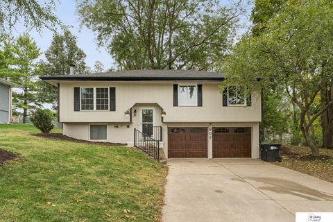 Photo of 7907 Jaynes Street, Omaha, NE 68134 (MLS # 22529797)