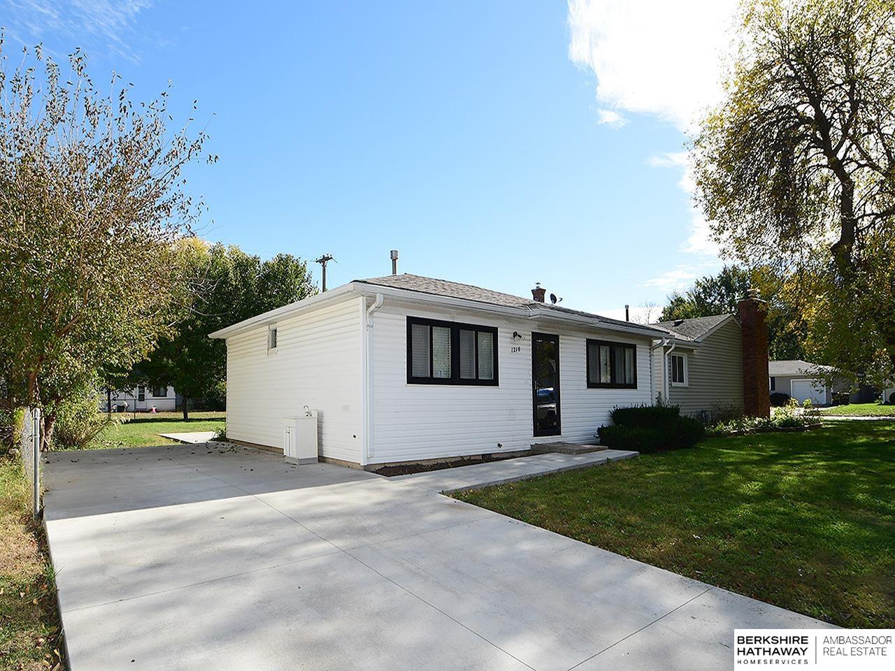 Lincoln, Nebraska 68504, United States, 2 Bedrooms Bedrooms, ,1 BathroomBathrooms,Residential,Active,236695