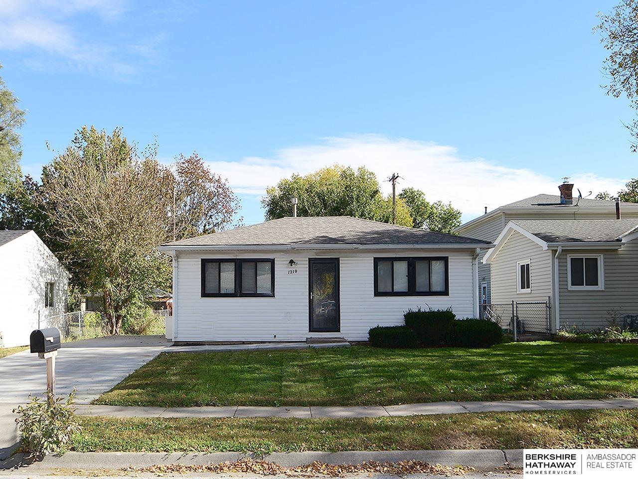 Lincoln, Nebraska 68504, United States, 2 Bedrooms Bedrooms, ,1 BathroomBathrooms,Residential,Active,236695