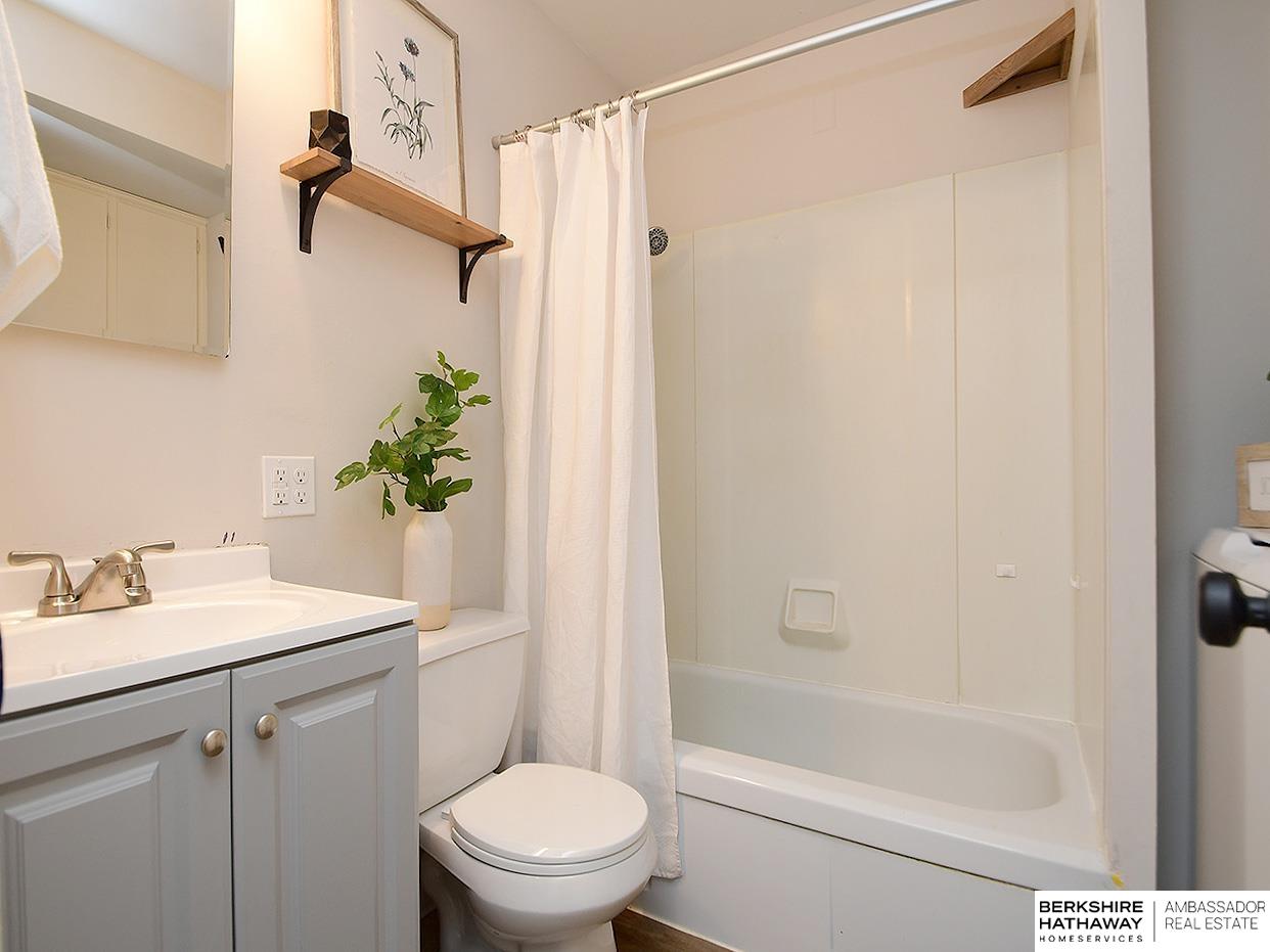 Lincoln, Nebraska 68504, United States, 2 Bedrooms Bedrooms, ,1 BathroomBathrooms,Residential,Active,236695