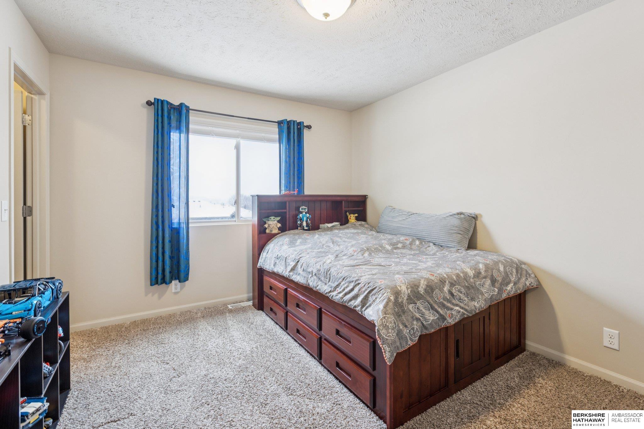 Omaha, Nebraska 68135, United States, 4 Bedrooms Bedrooms, ,3 BathroomsBathrooms,Residential,Active,251410