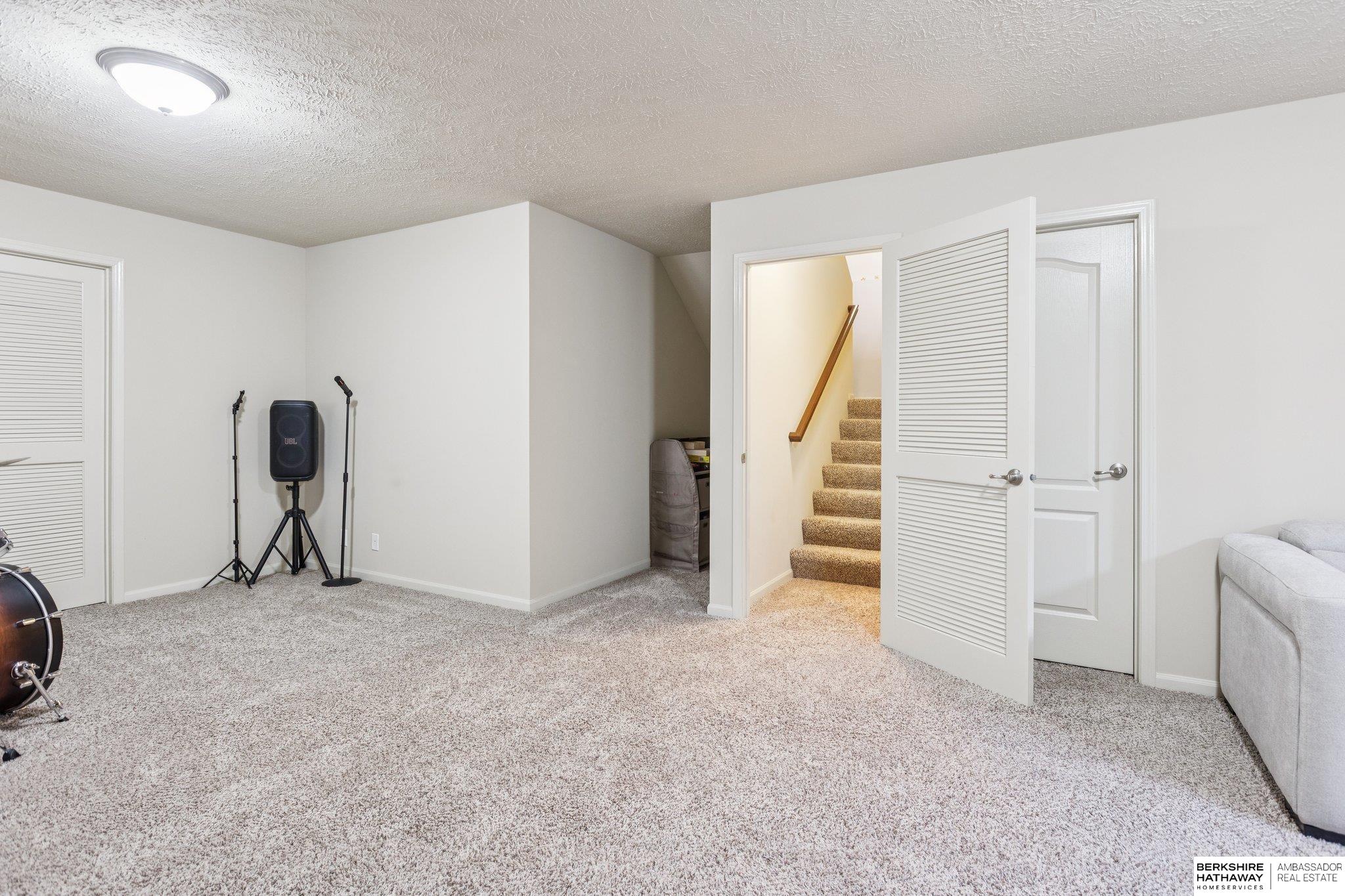 Omaha, Nebraska 68135, United States, 4 Bedrooms Bedrooms, ,3 BathroomsBathrooms,Residential,Active,251410