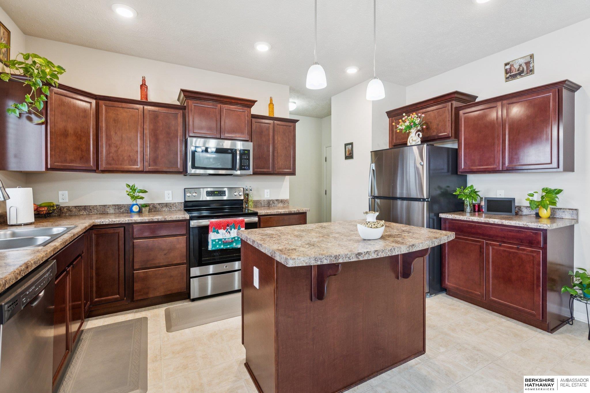 Omaha, Nebraska 68135, United States, 4 Bedrooms Bedrooms, ,3 BathroomsBathrooms,Residential,Active,251410