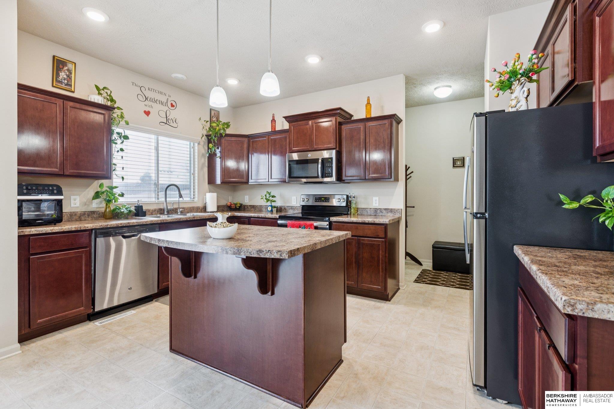 Omaha, Nebraska 68135, United States, 4 Bedrooms Bedrooms, ,3 BathroomsBathrooms,Residential,Active,251410