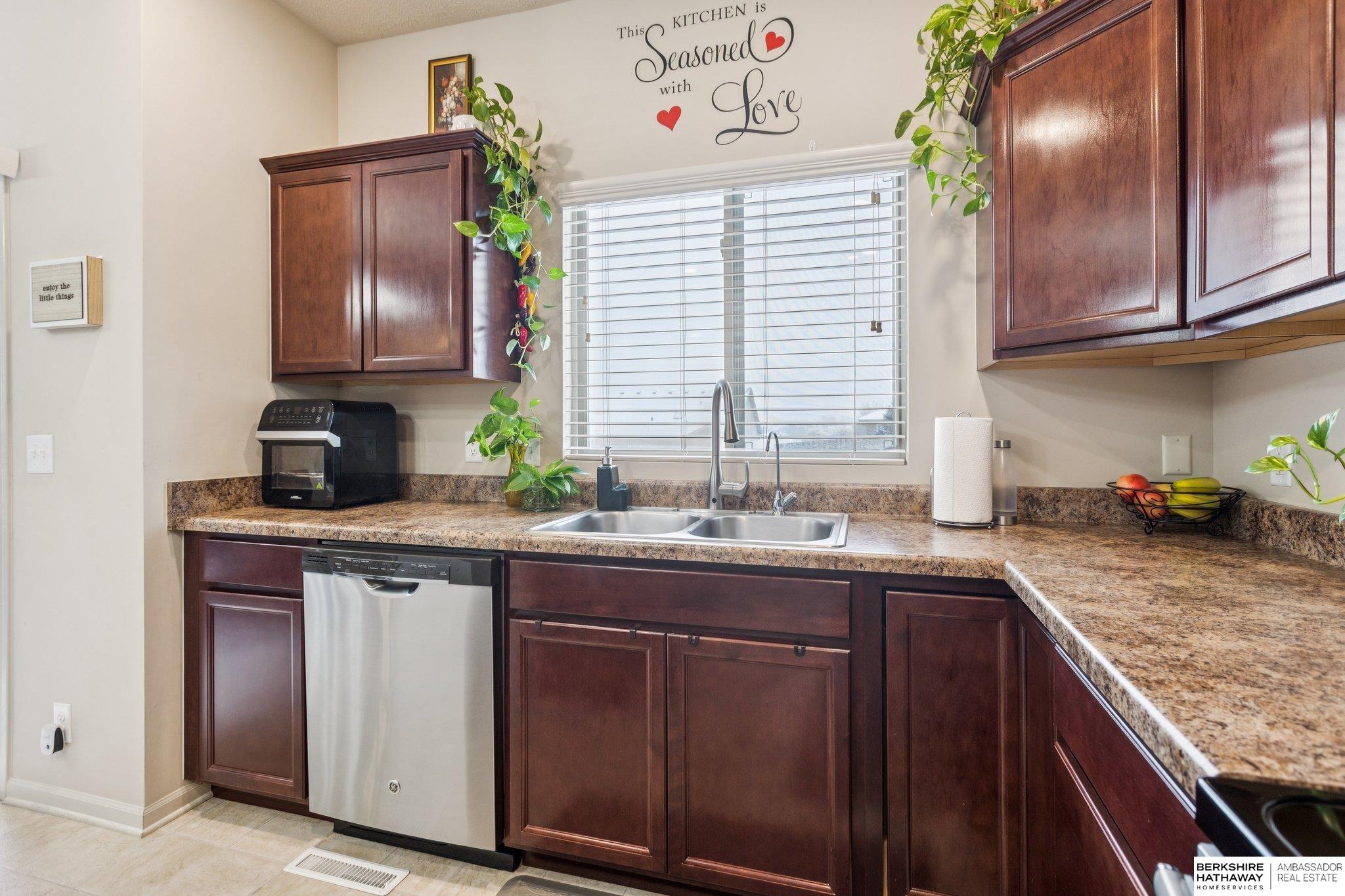 Omaha, Nebraska 68135, United States, 4 Bedrooms Bedrooms, ,3 BathroomsBathrooms,Residential,Active,251410