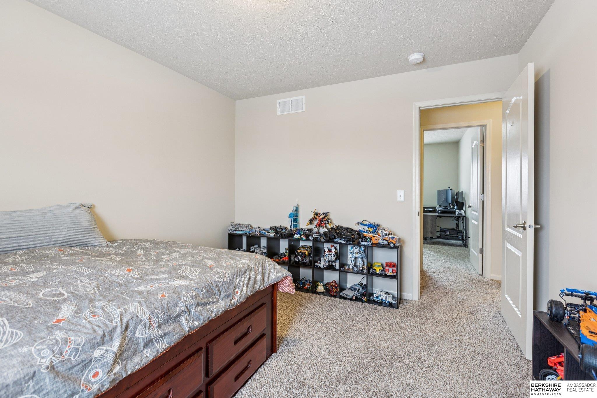 Omaha, Nebraska 68135, United States, 4 Bedrooms Bedrooms, ,3 BathroomsBathrooms,Residential,Active,251410